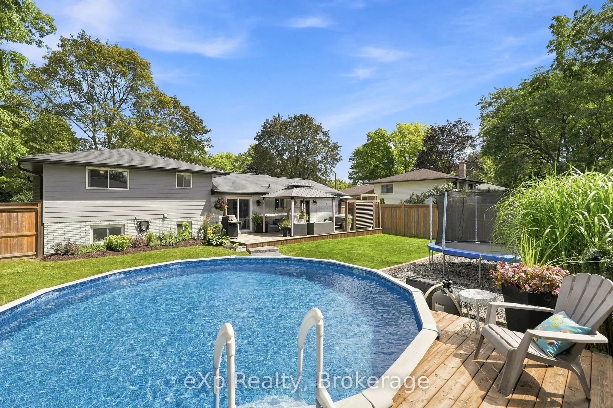 541 Oakview Crescent