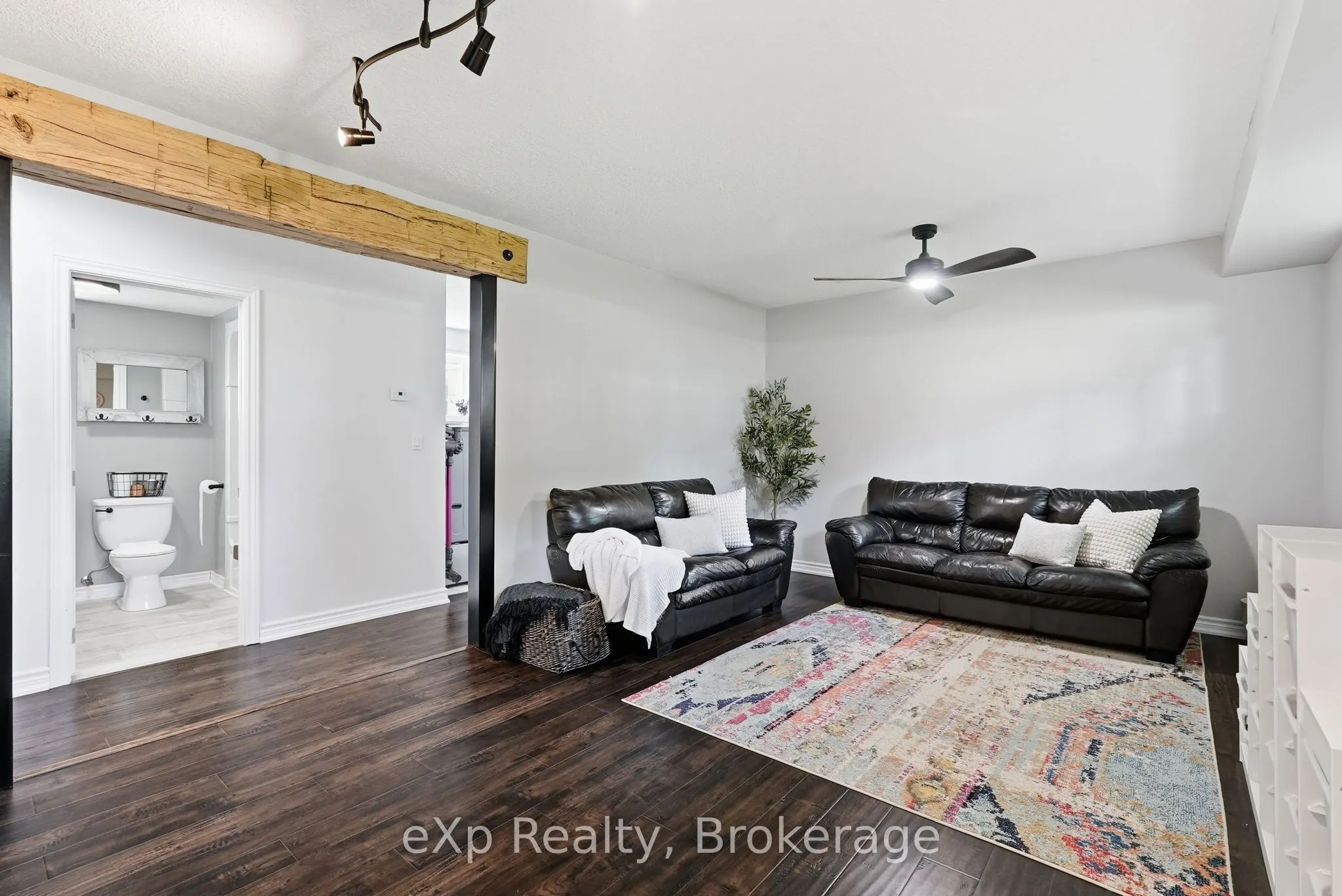 541 Oakview Crescent