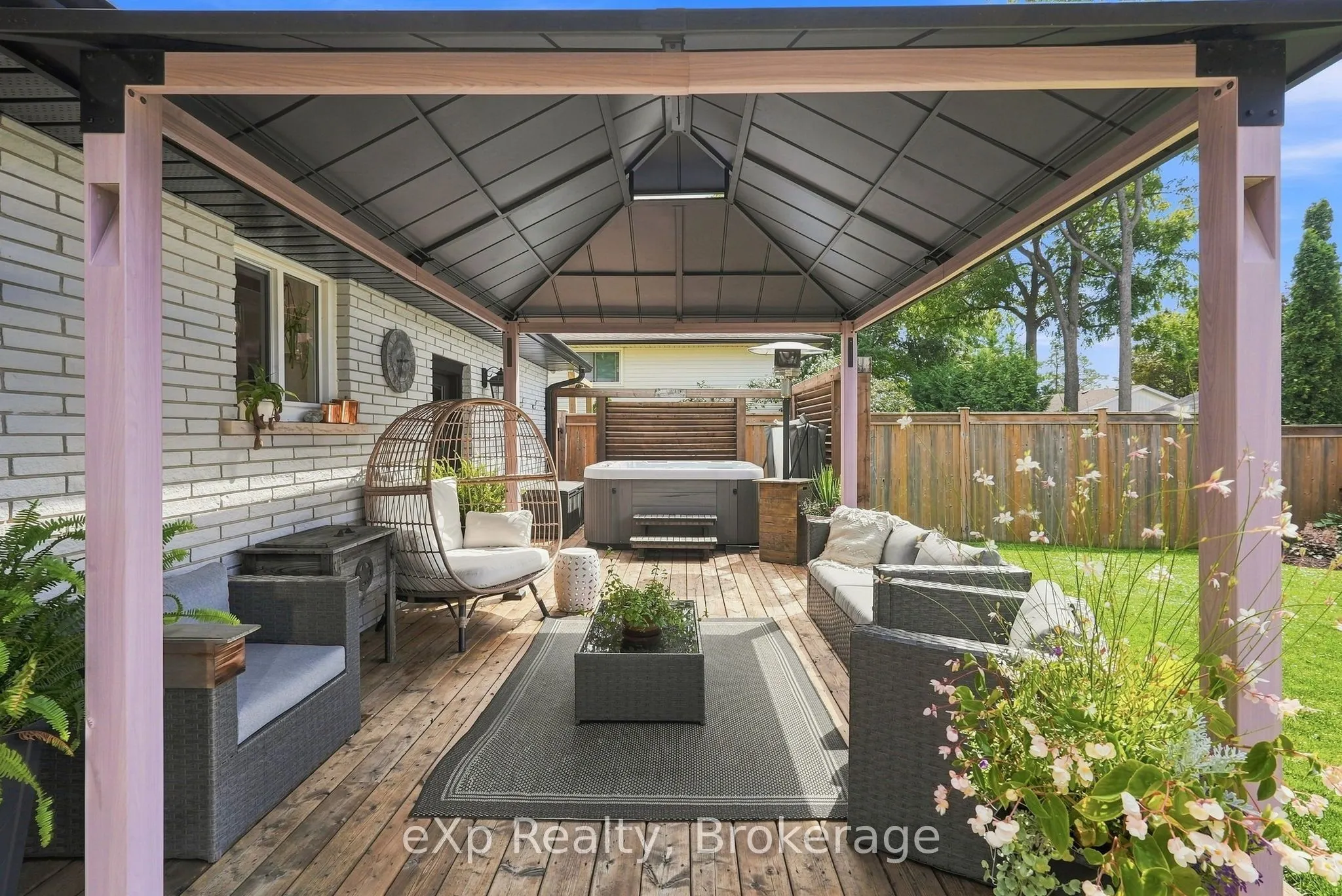 541 Oakview Crescent