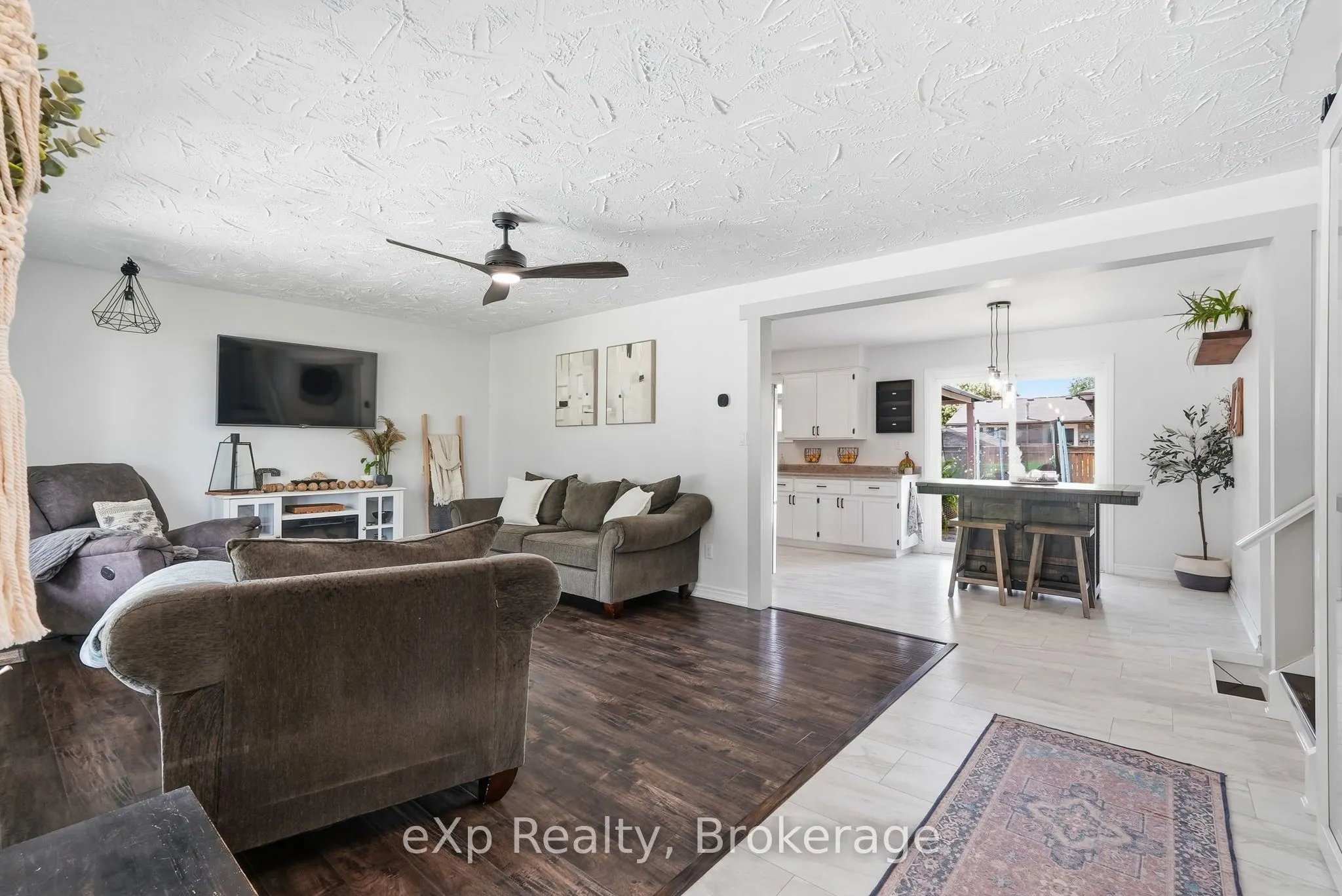 541 Oakview Crescent