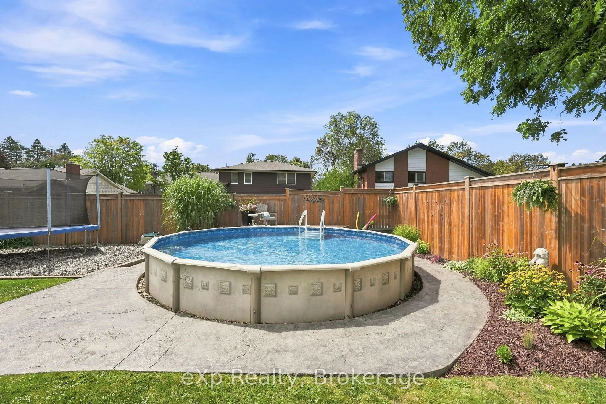 541 Oakview Crescent