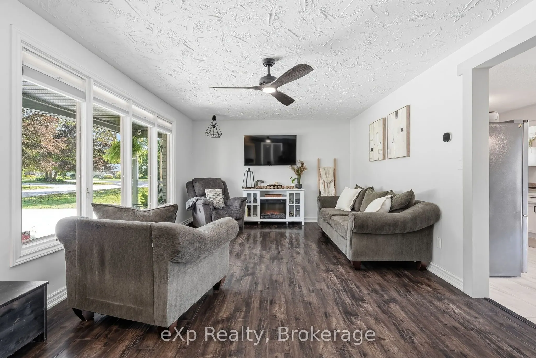 541 Oakview Crescent