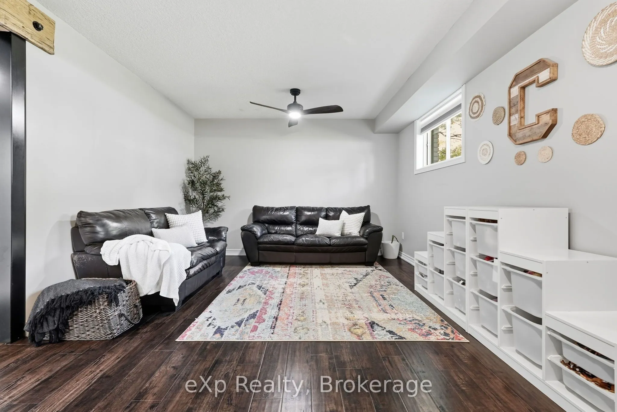 541 Oakview Crescent