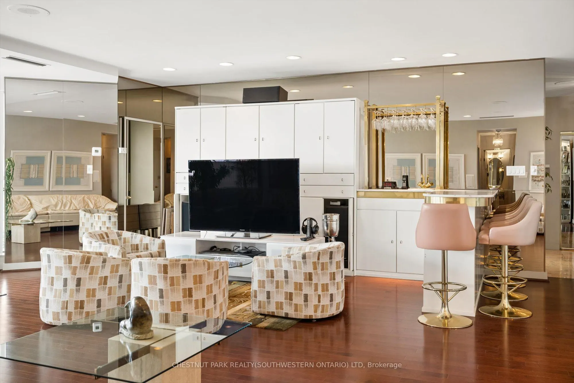 265 Westcourt Place #PH9