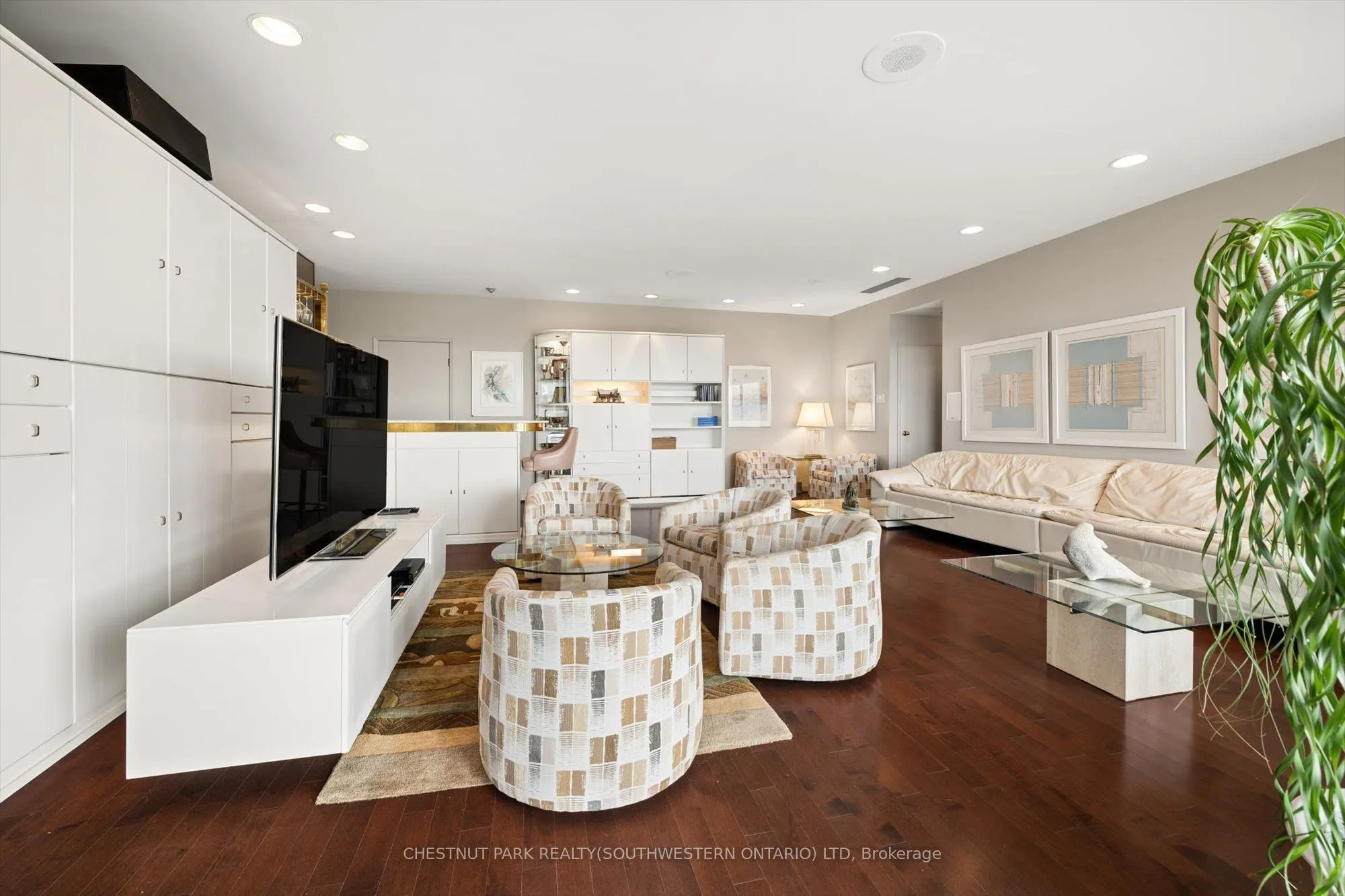 265 Westcourt Place #PH9