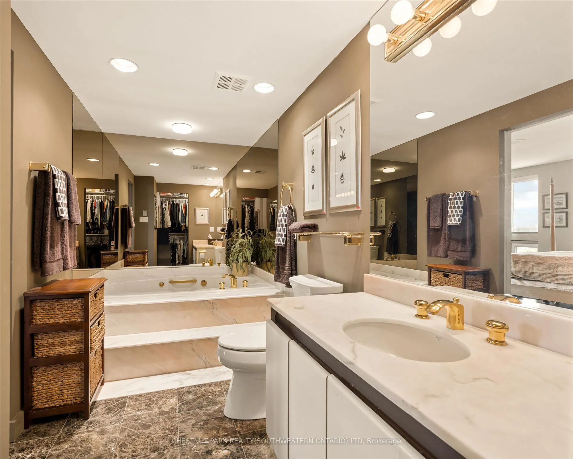 265 Westcourt Place #PH9