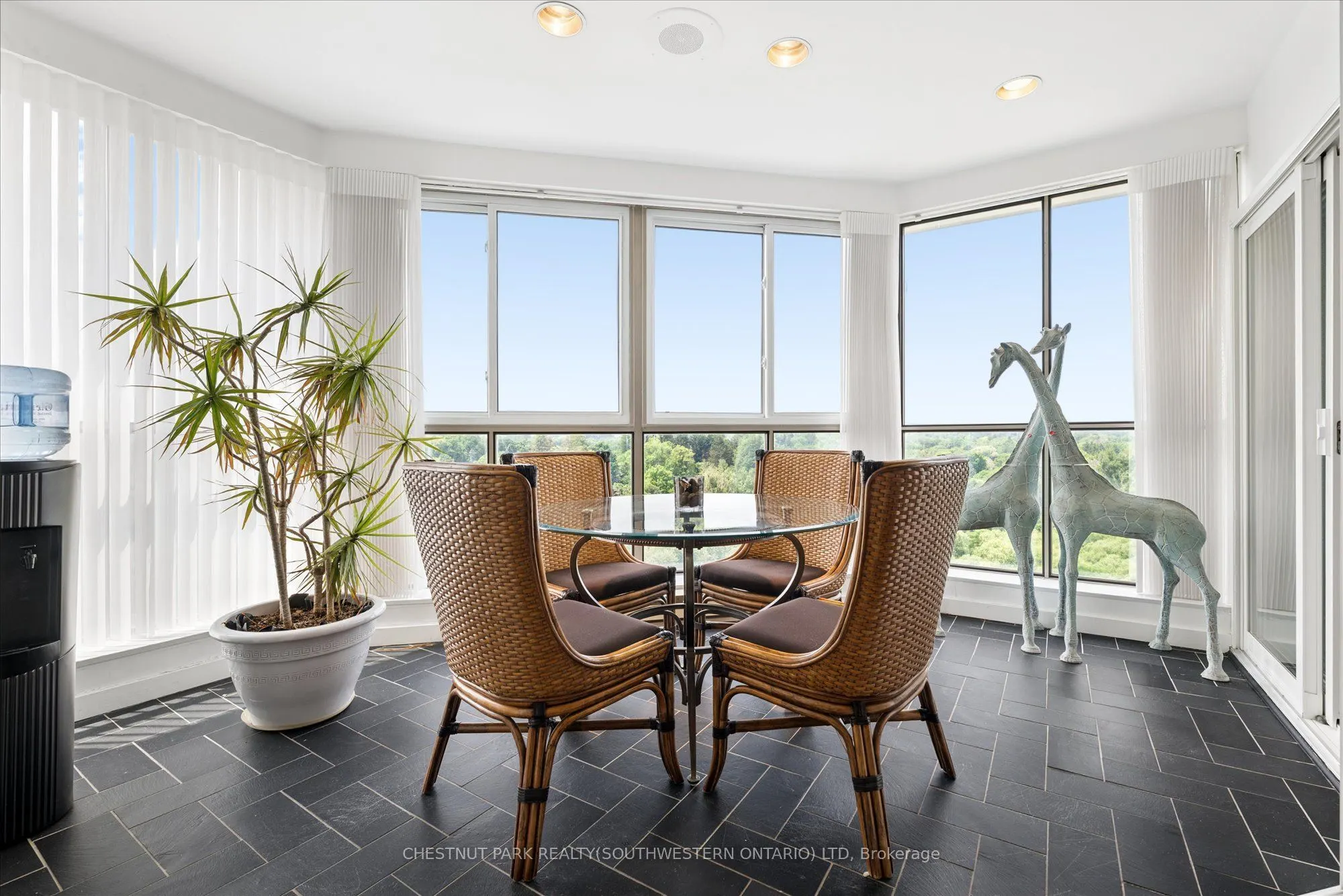 265 Westcourt Place #PH9