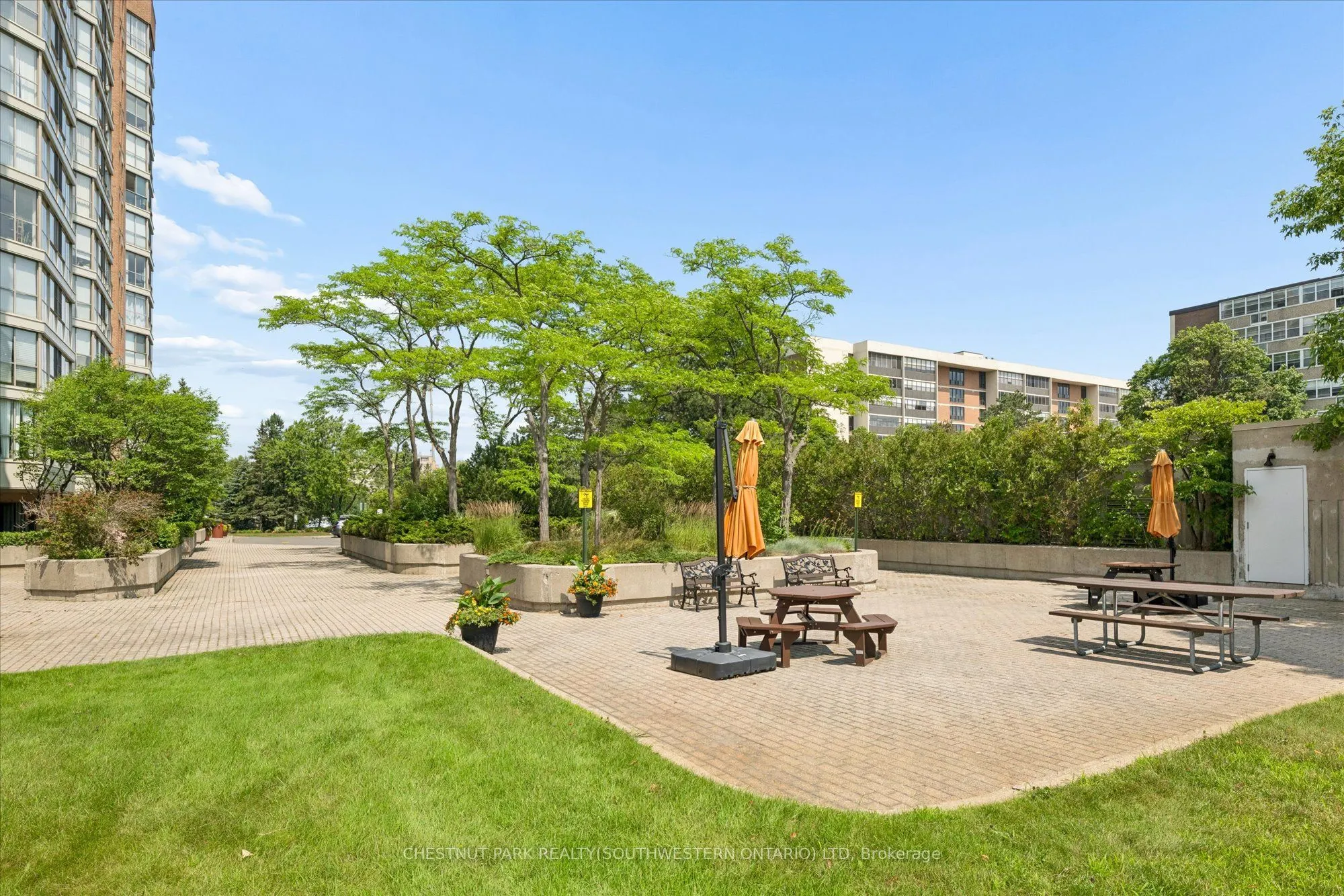 265 Westcourt Place #PH9