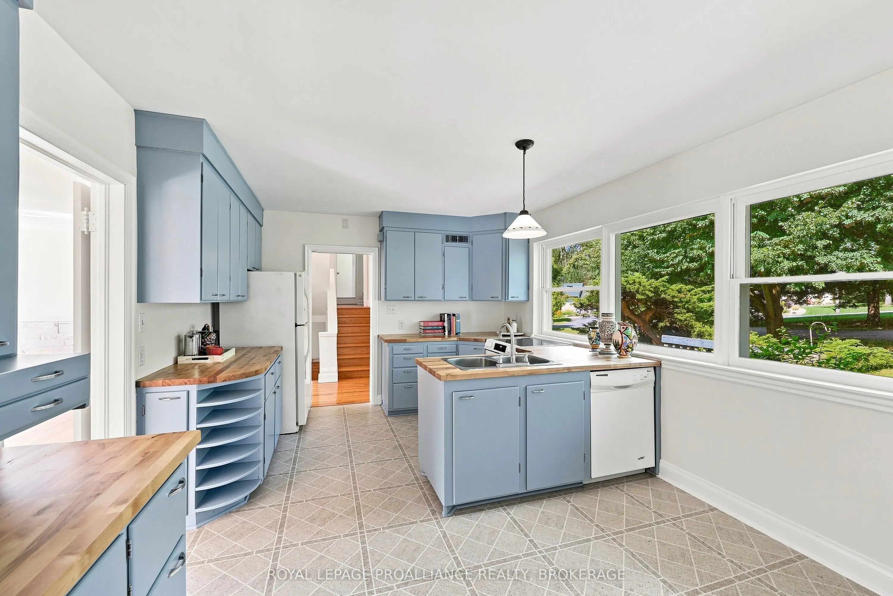 6 Grenville Crescent