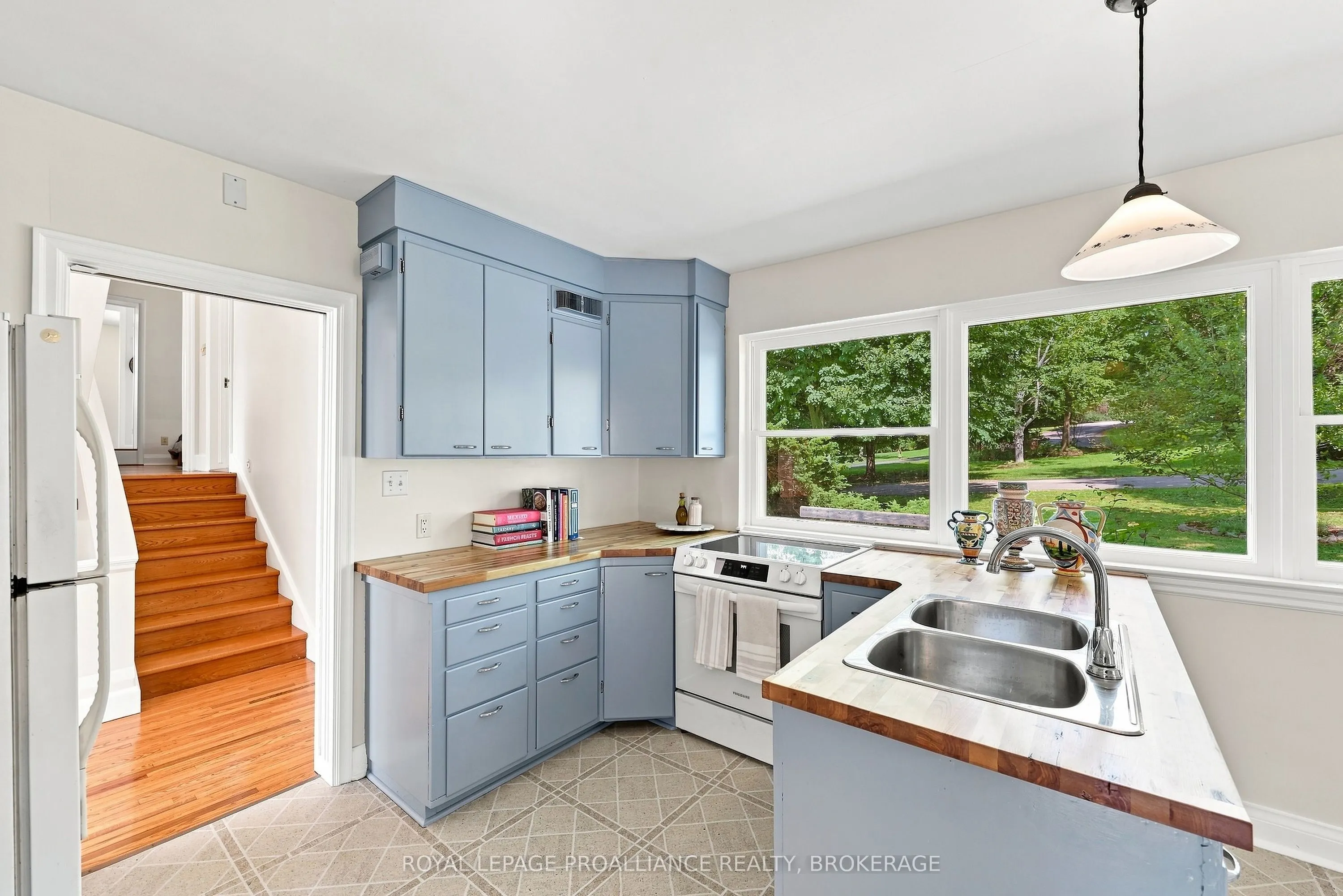6 Grenville Crescent