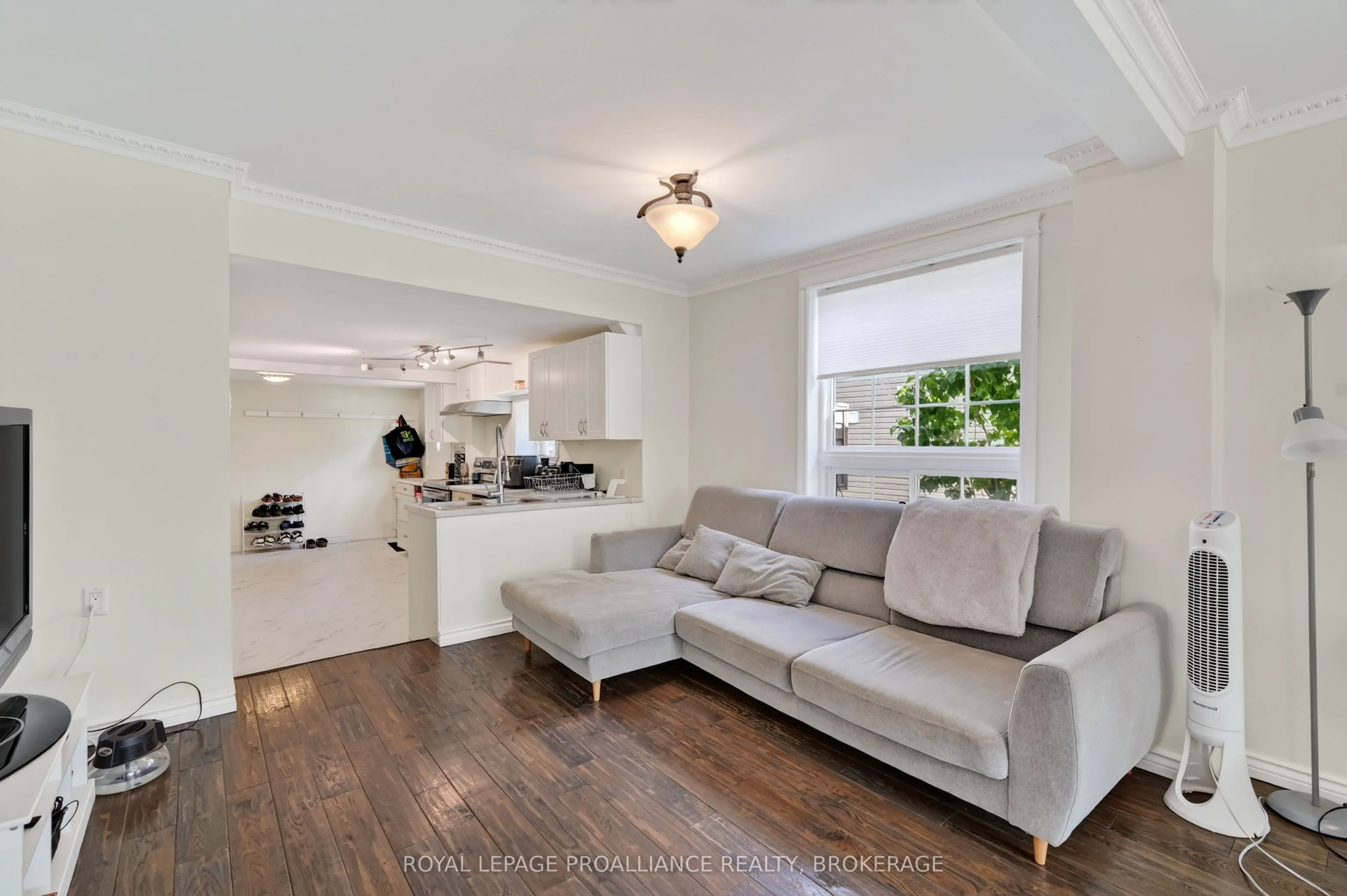 167-169 Centre Street N