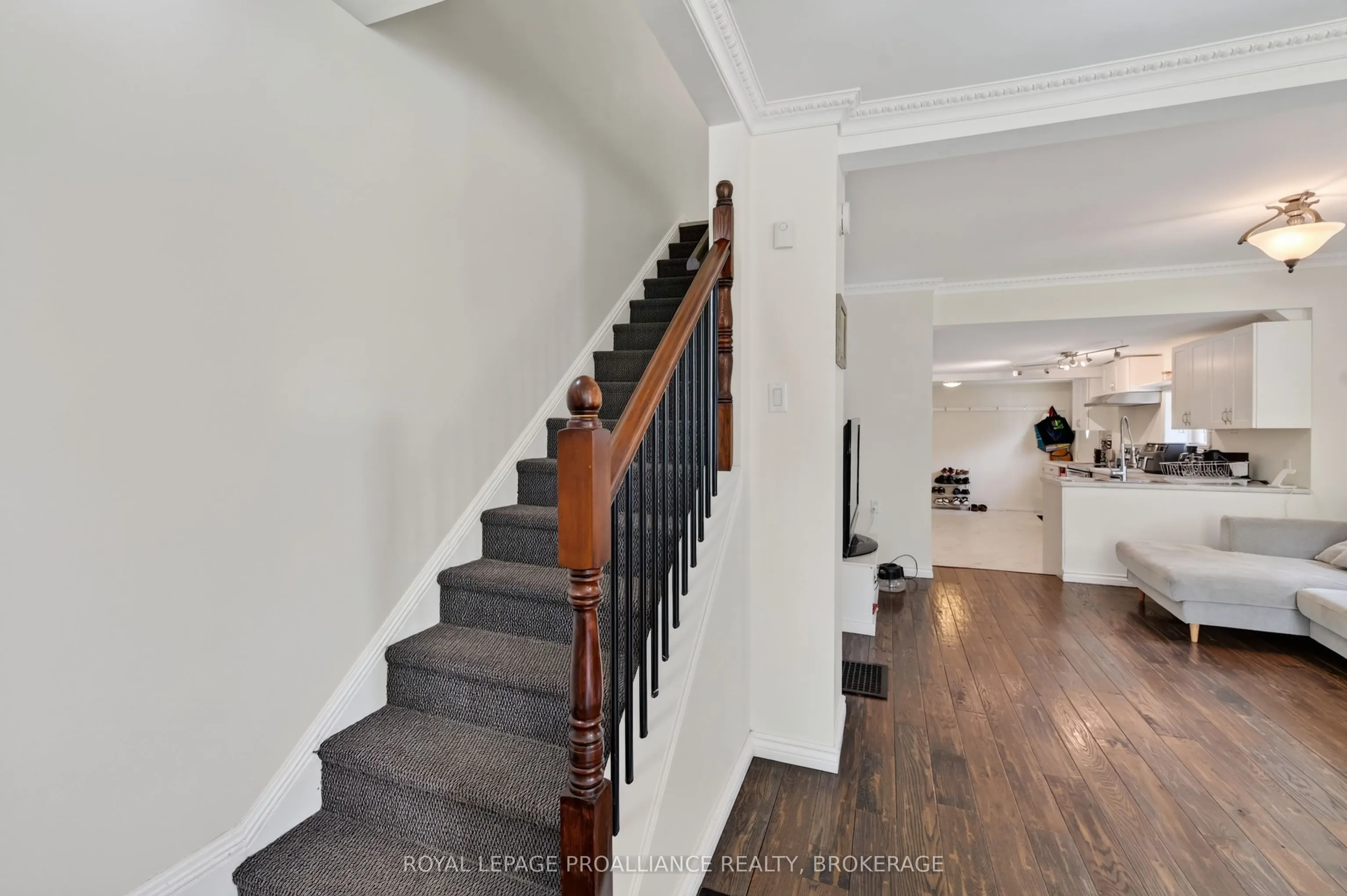 167-169 Centre Street N