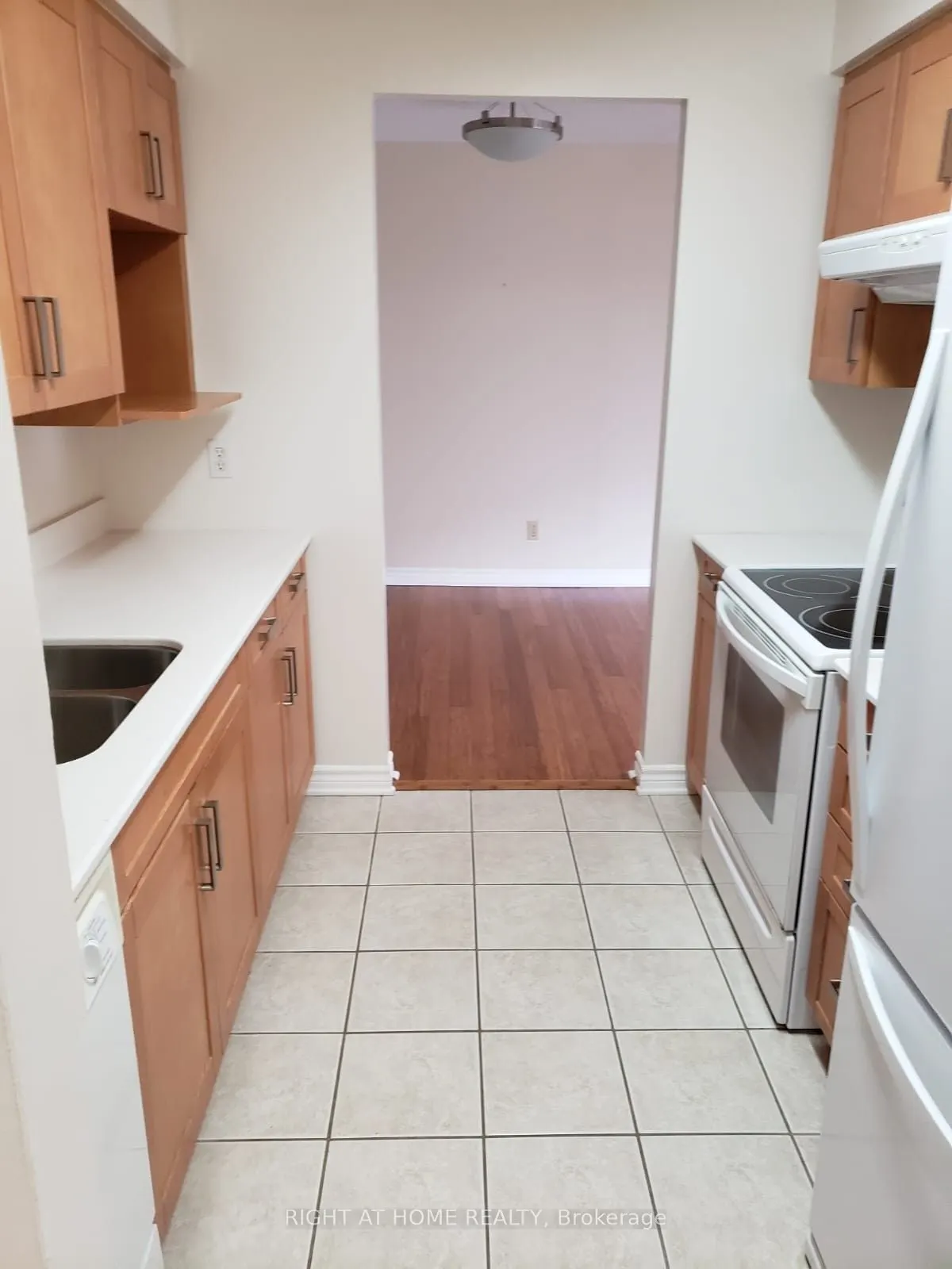 470 Laurier Avenue W #706