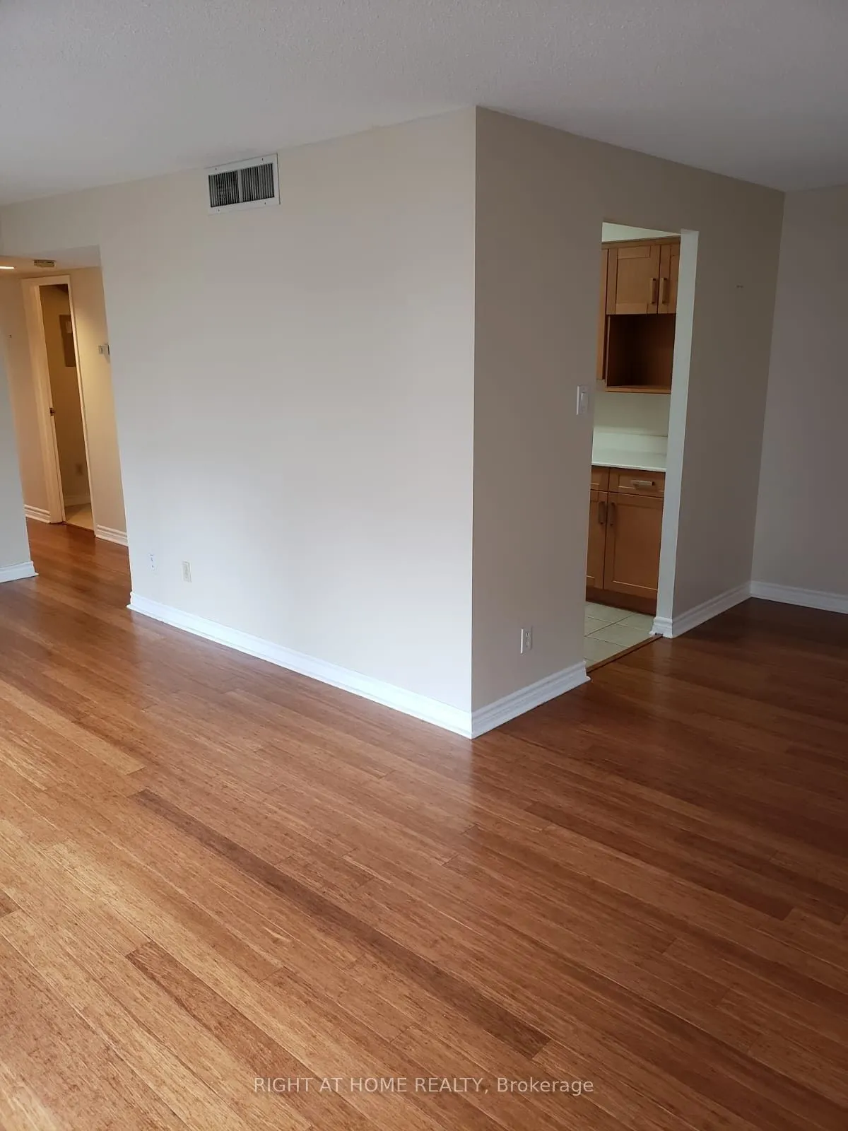470 Laurier Avenue W #706