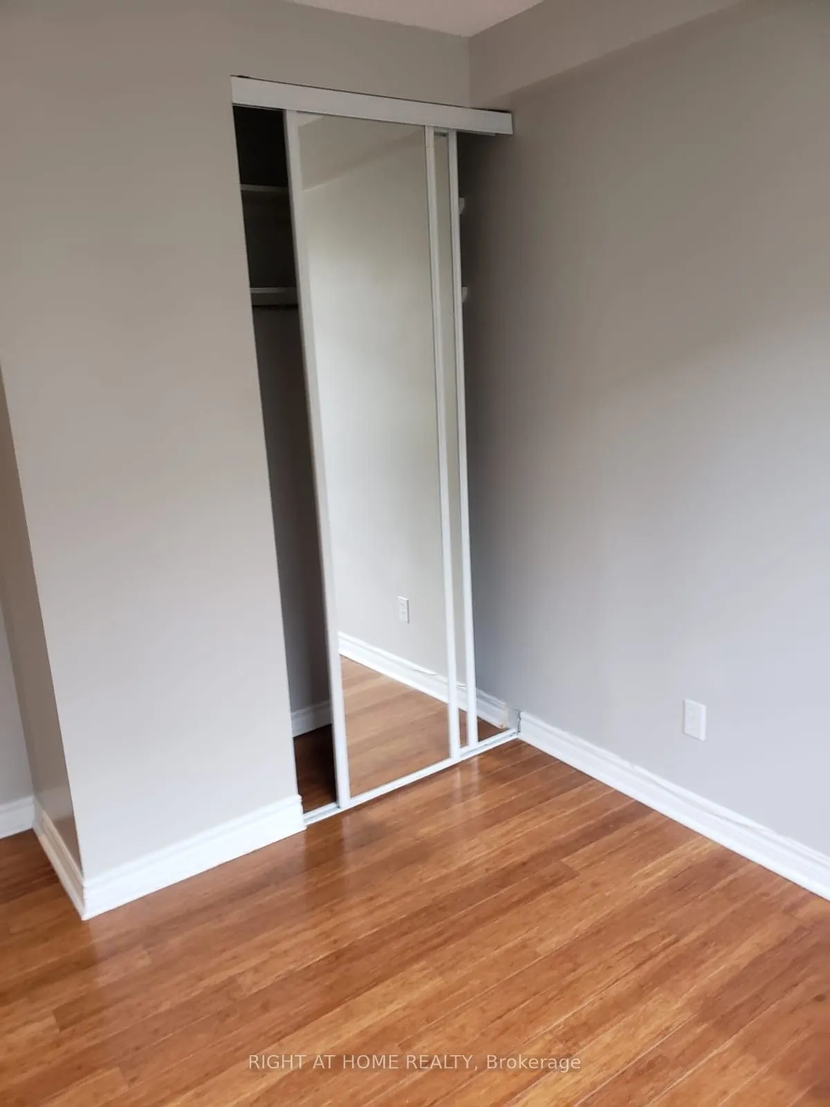 470 Laurier Avenue W #706
