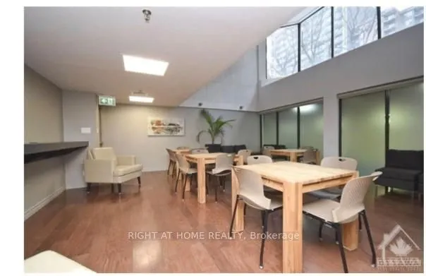 470 Laurier Avenue W #706