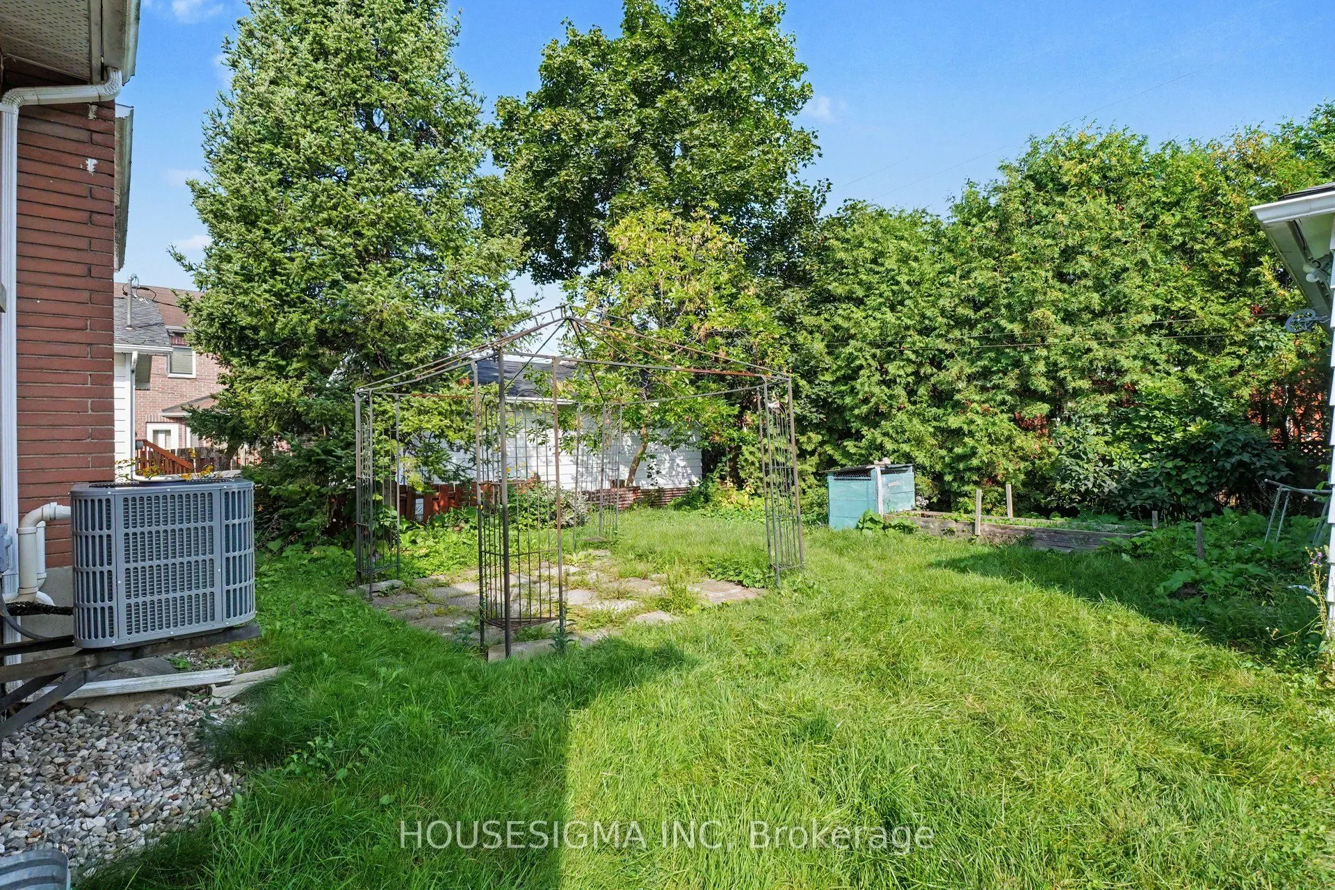 1047 Richard Avenue