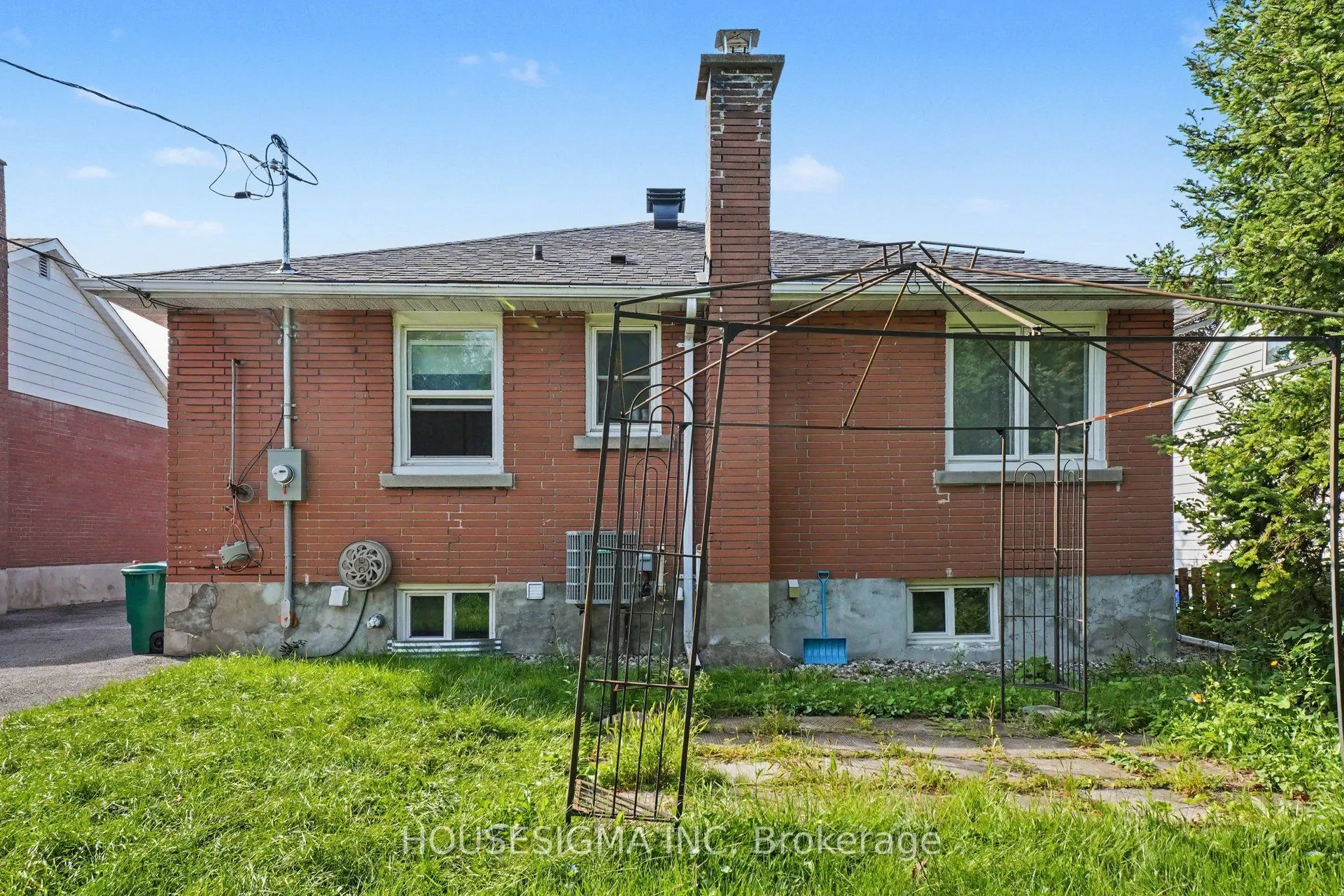 1047 Richard Avenue