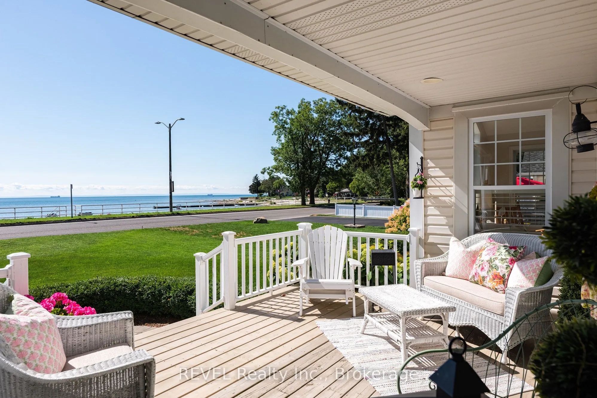177 Lakeshore Road W