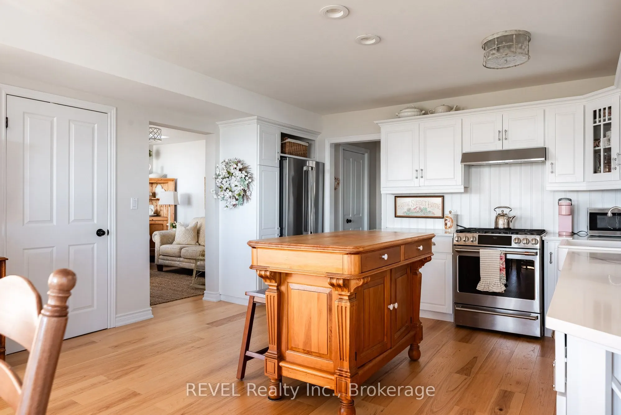177 Lakeshore Road W