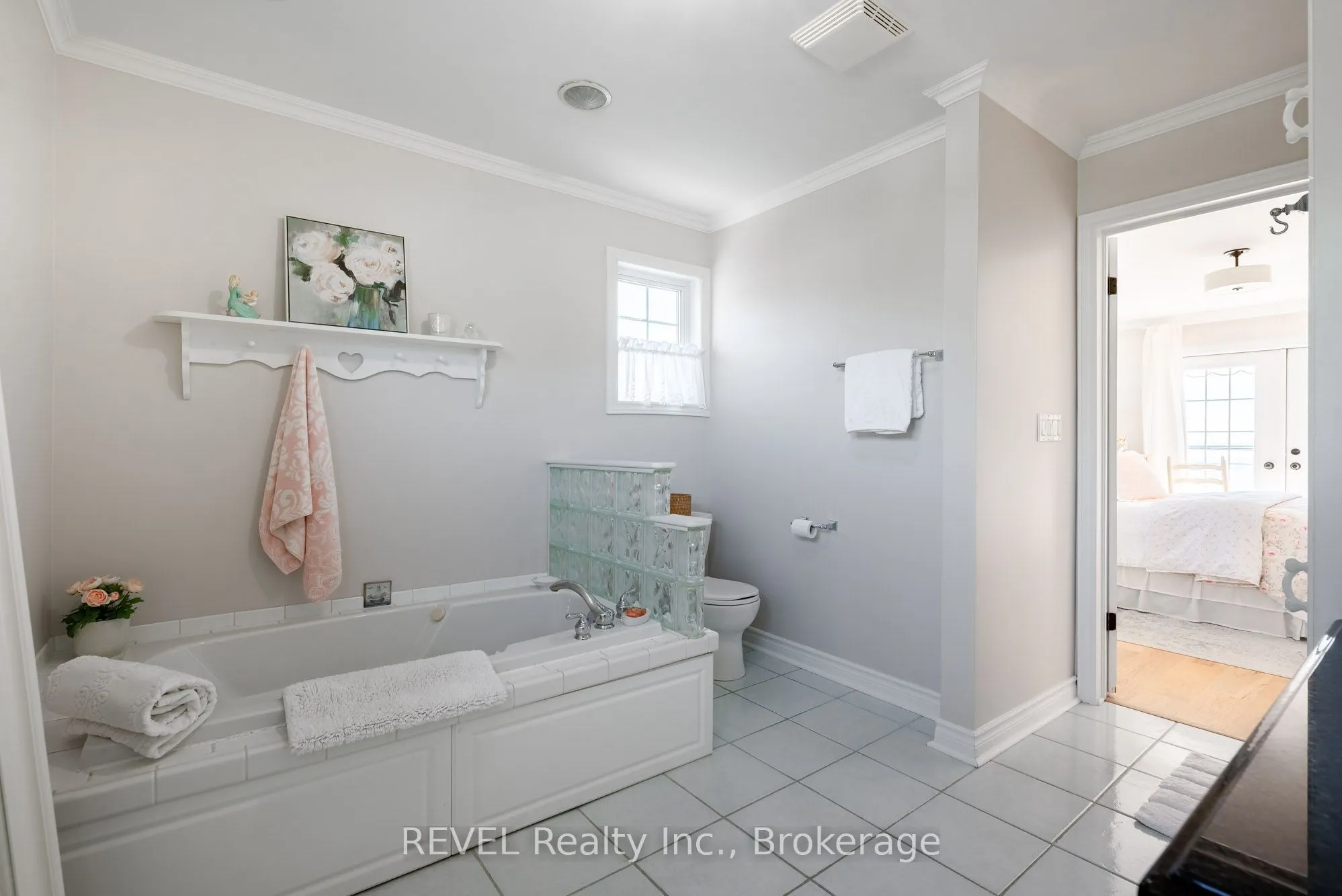 177 Lakeshore Road W