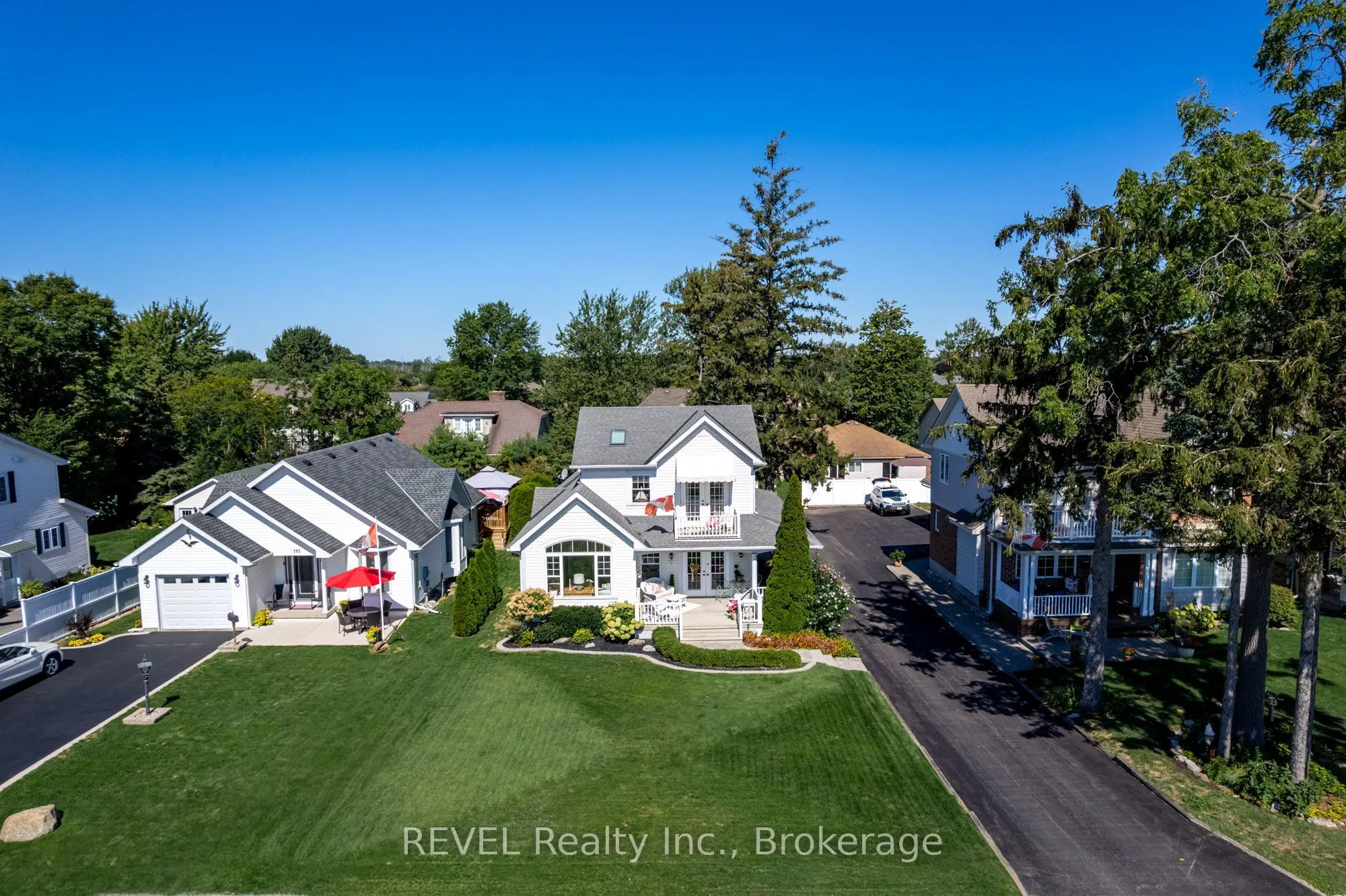 177 Lakeshore Road W