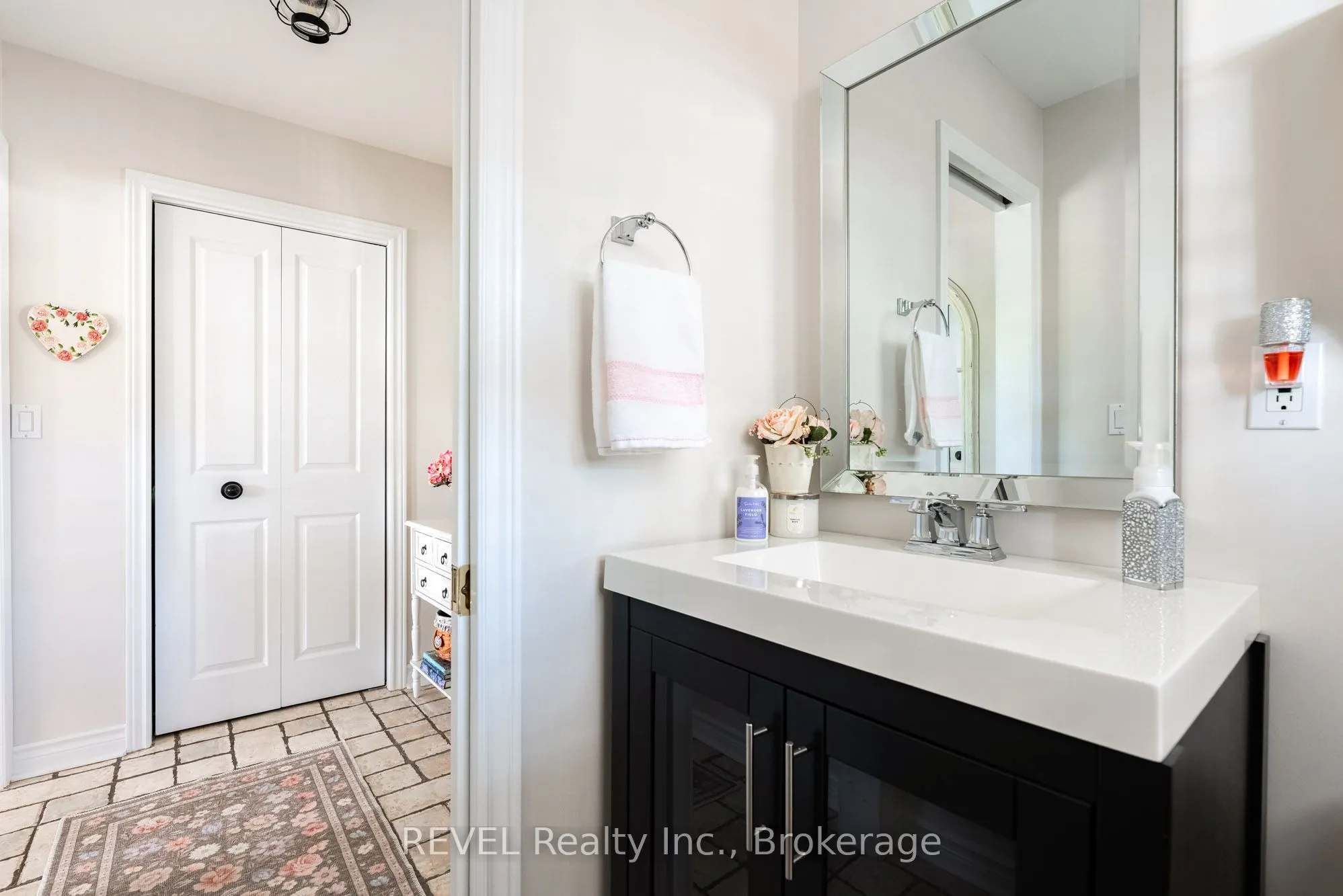 177 Lakeshore Road W