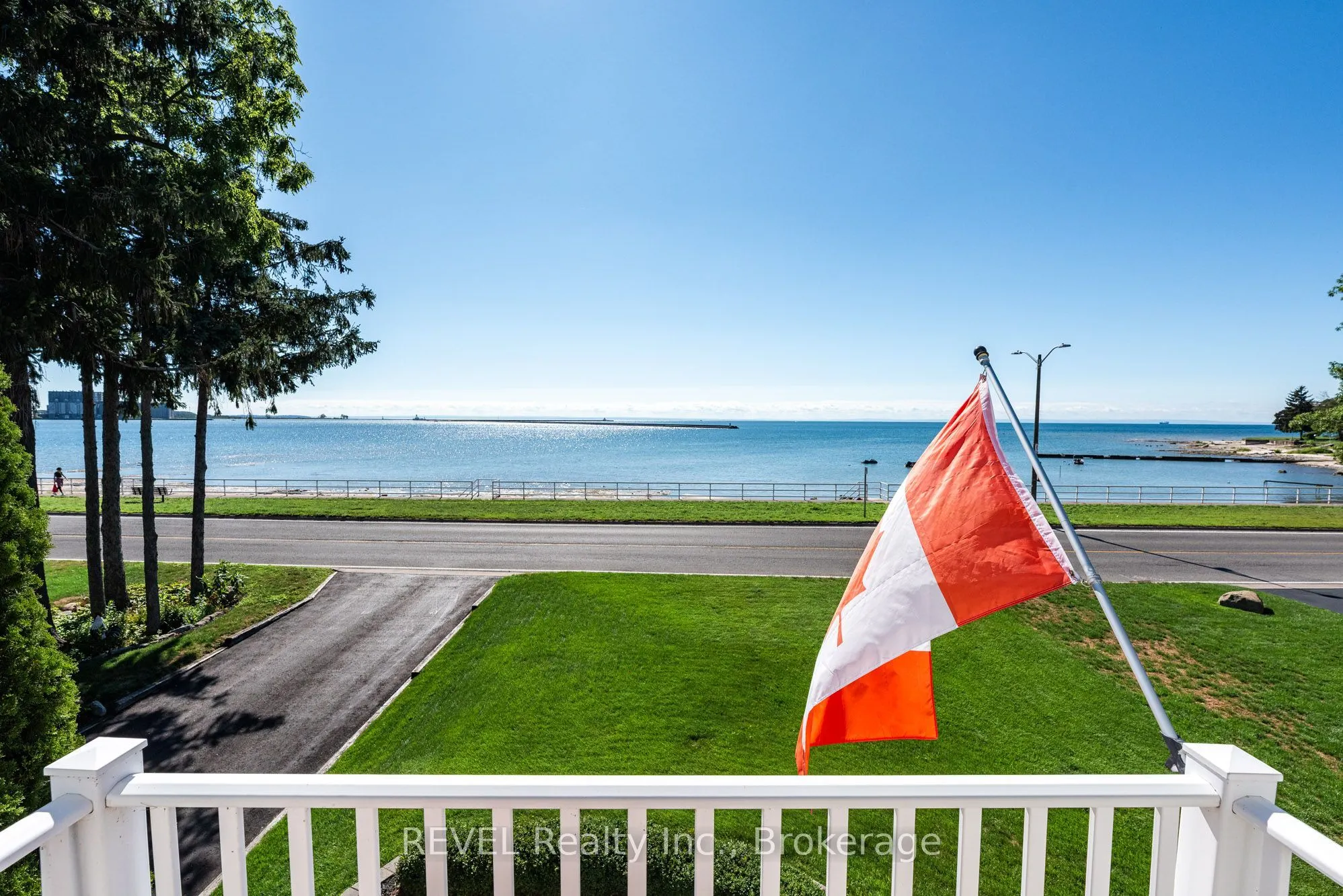 177 Lakeshore Road W