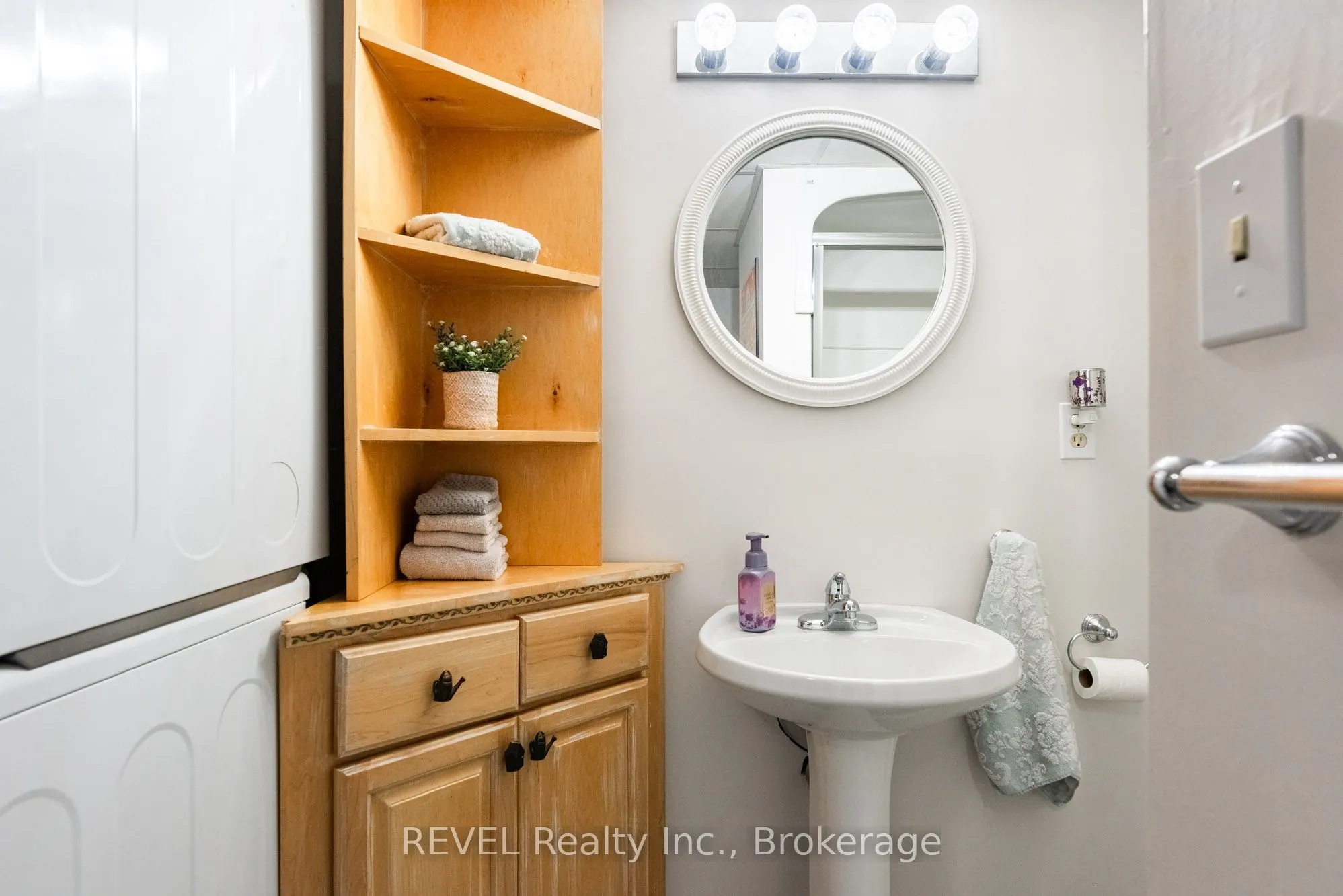177 Lakeshore Road W