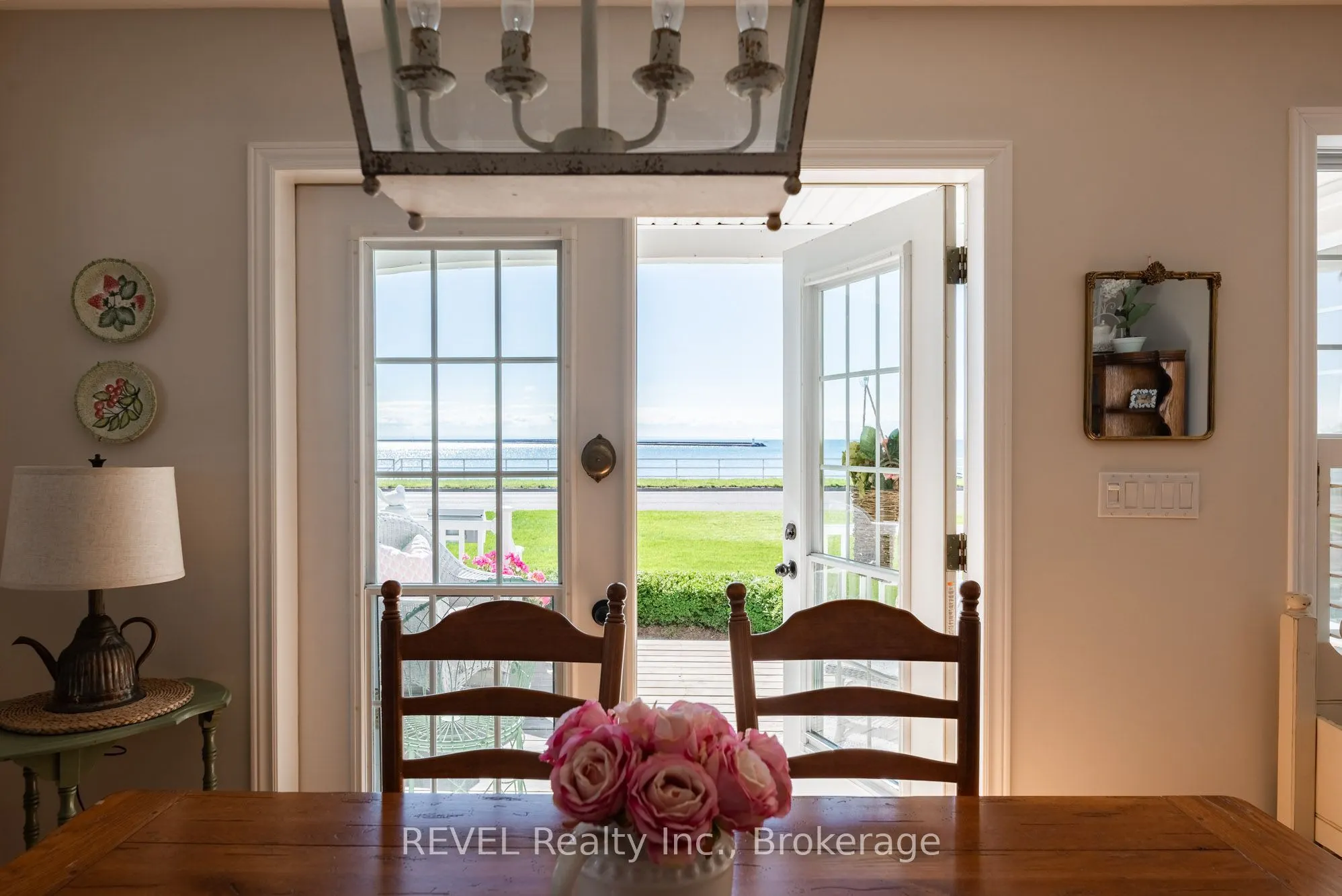 177 Lakeshore Road W