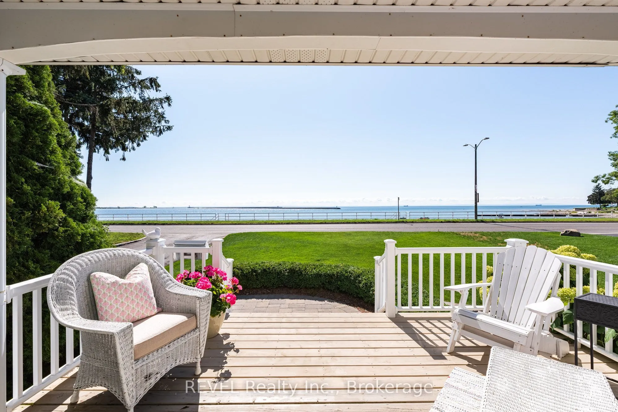 177 Lakeshore Road W