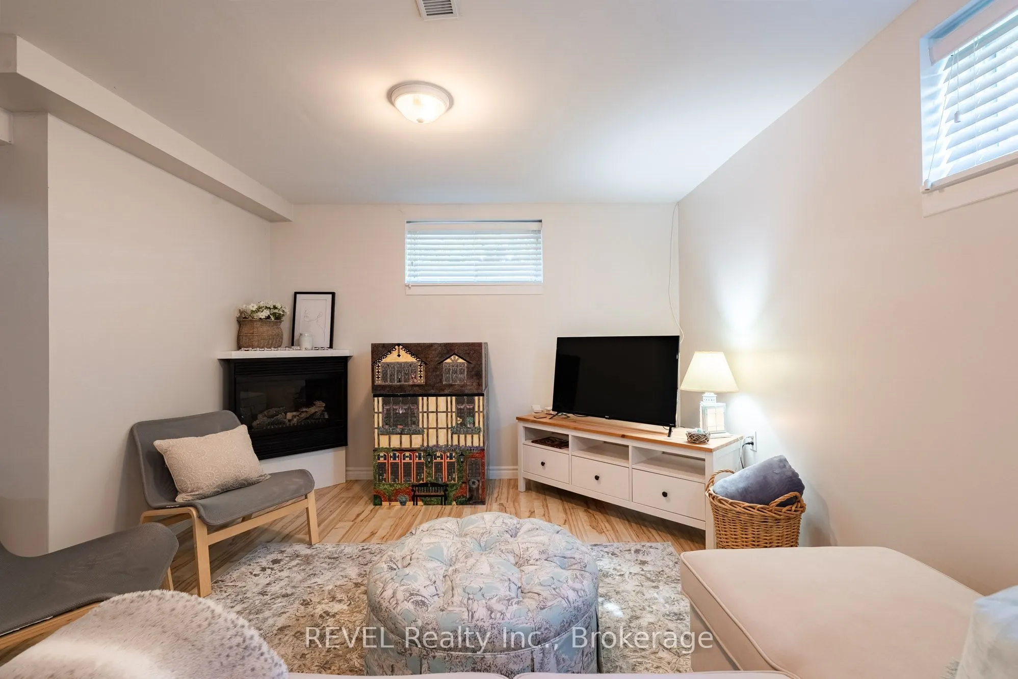 177 Lakeshore Road W