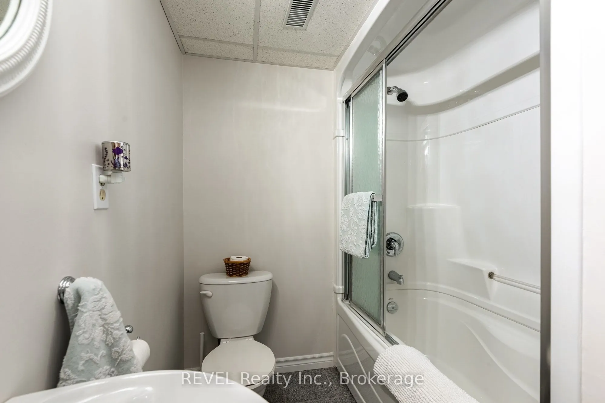 177 Lakeshore Road W