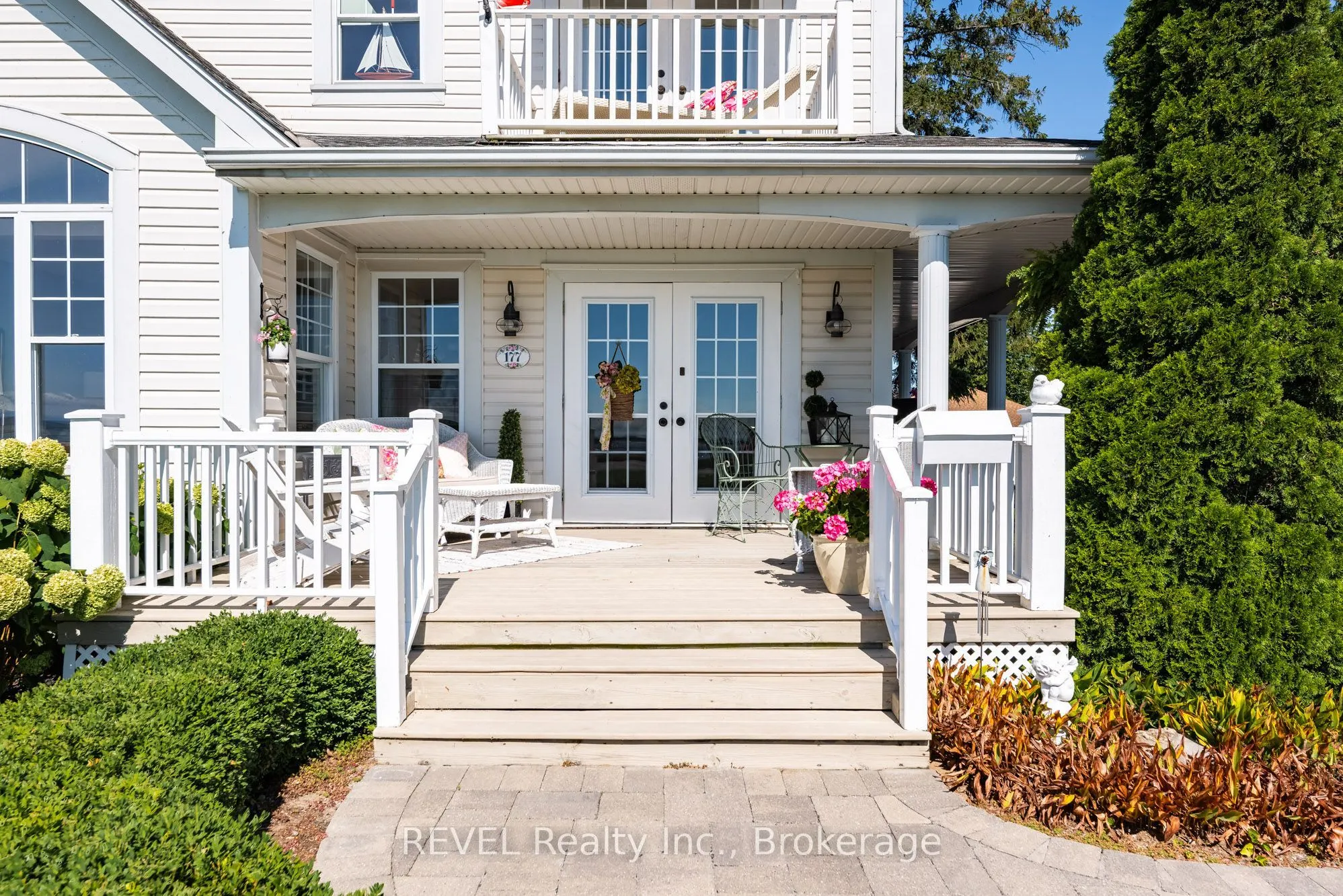 177 Lakeshore Road W