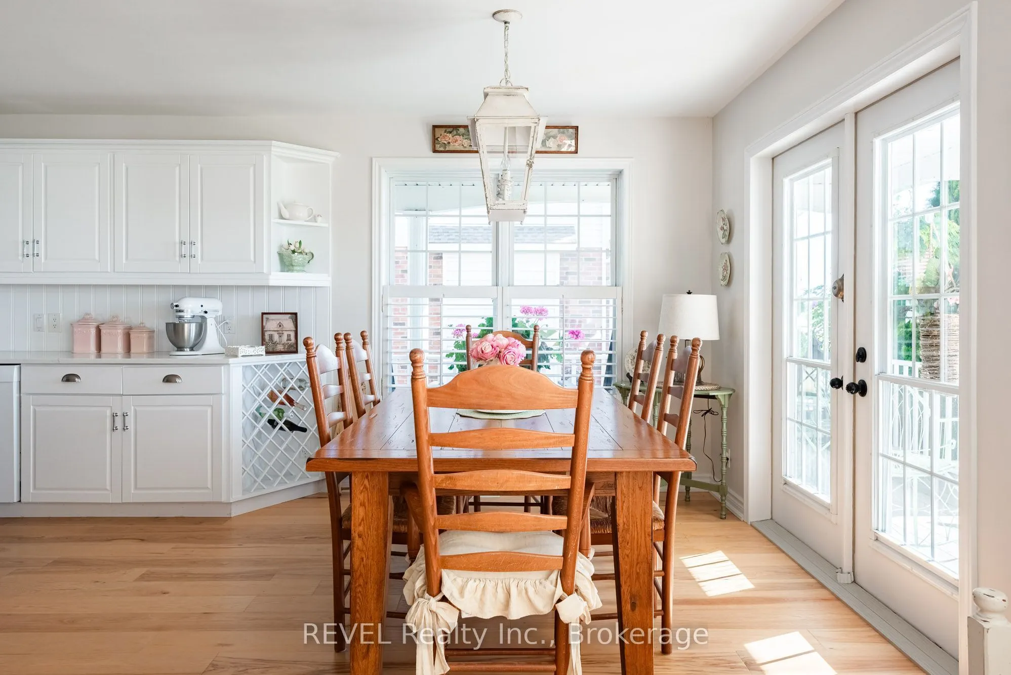 177 Lakeshore Road W