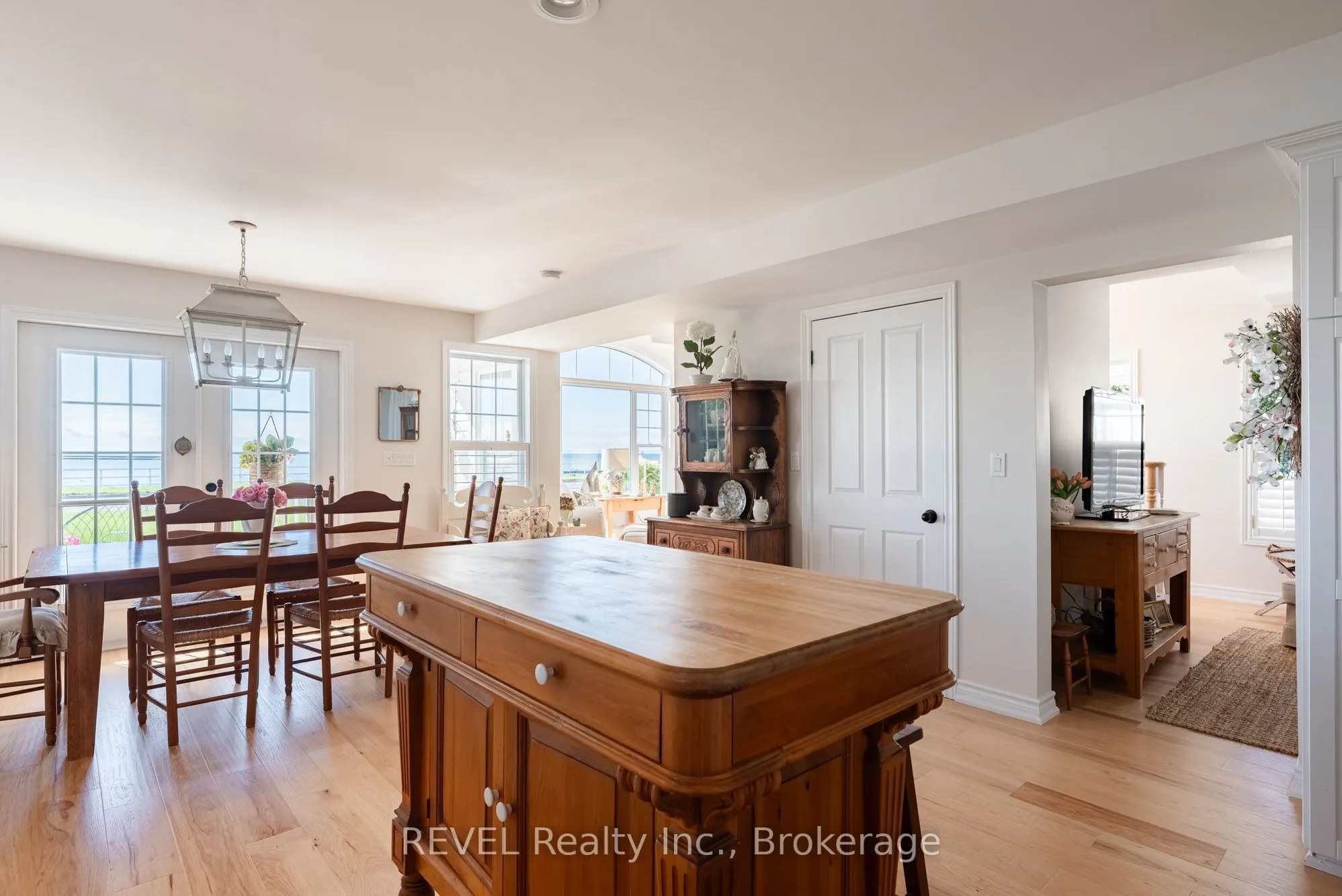 177 Lakeshore Road W
