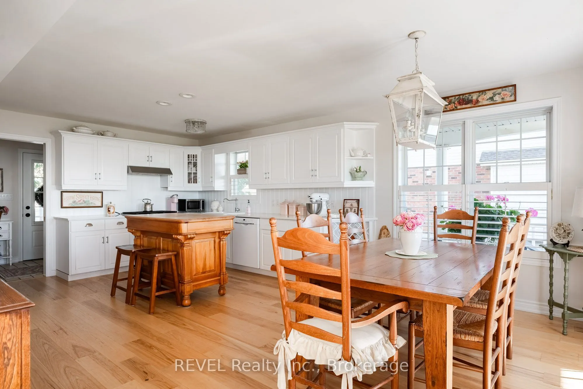 177 Lakeshore Road W