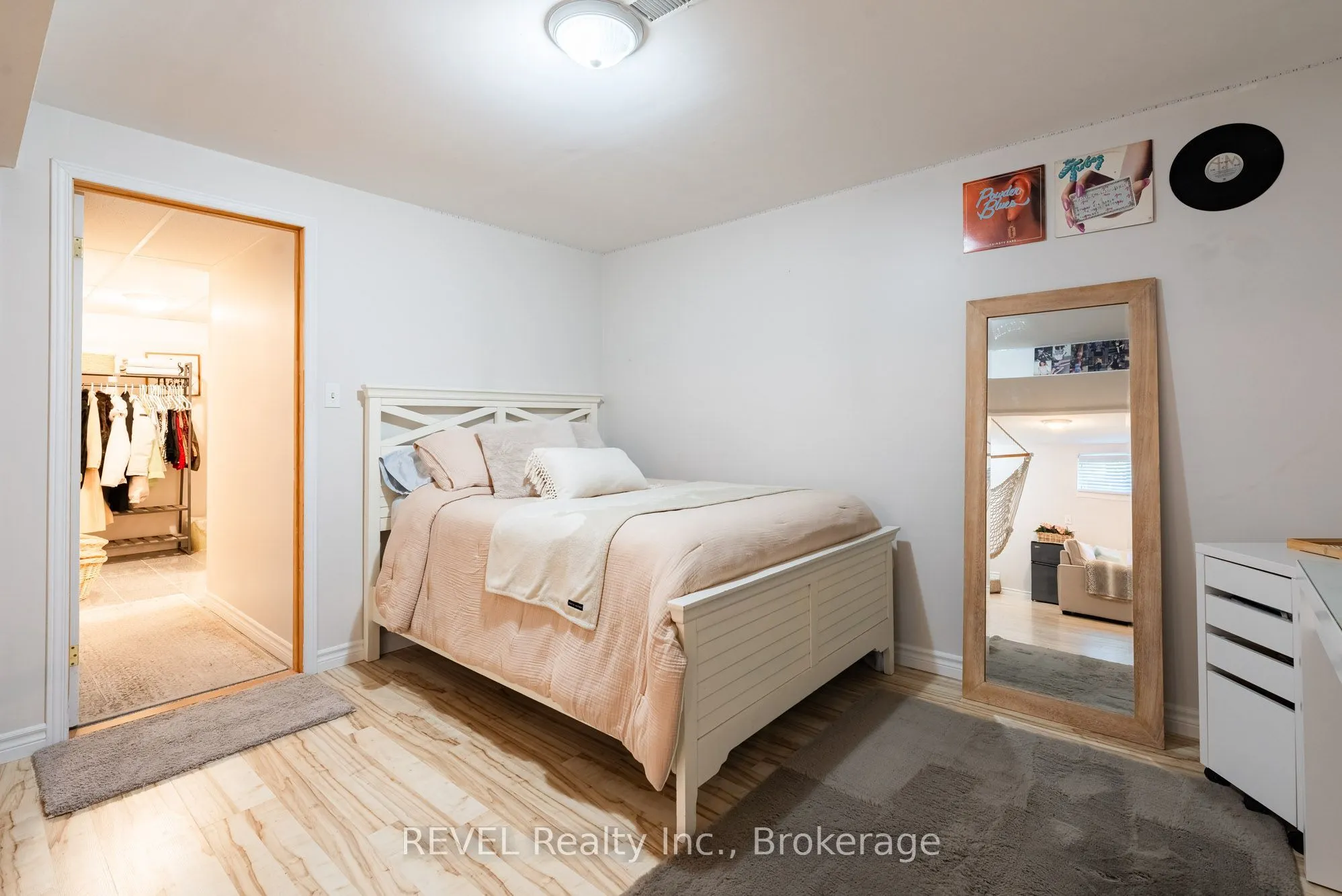 177 Lakeshore Road W