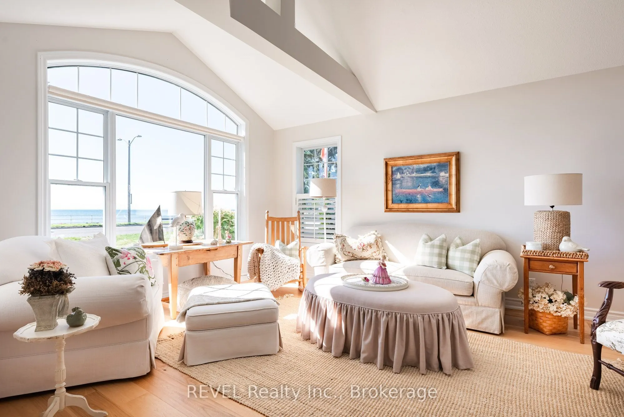 177 Lakeshore Road W