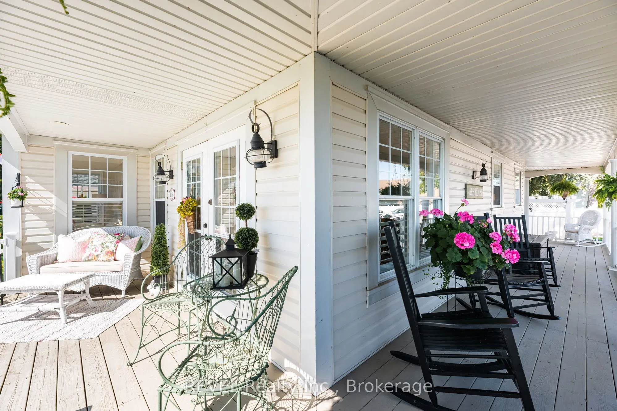 177 Lakeshore Road W