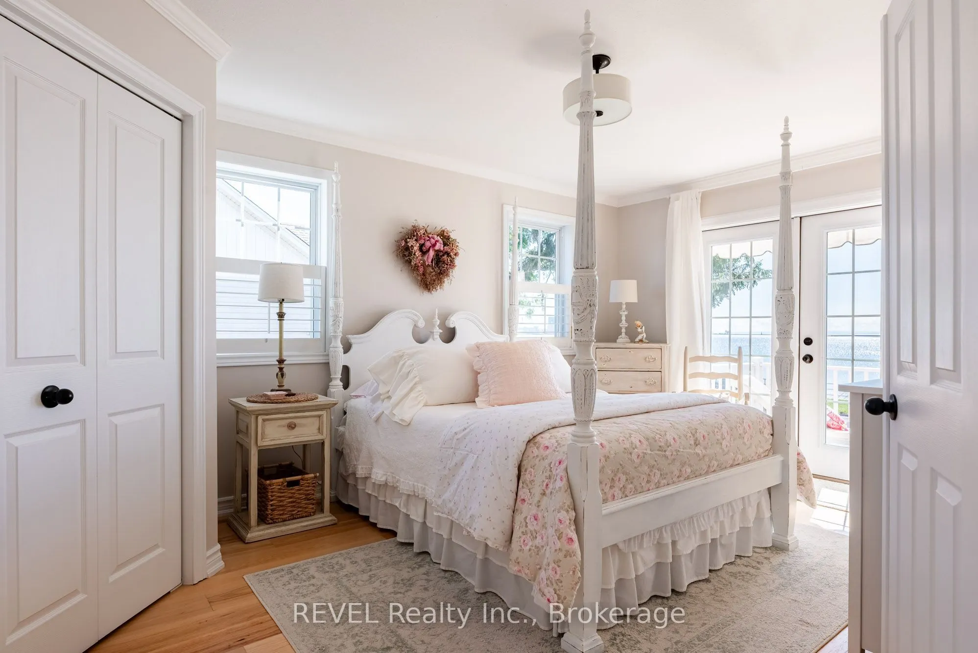 177 Lakeshore Road W