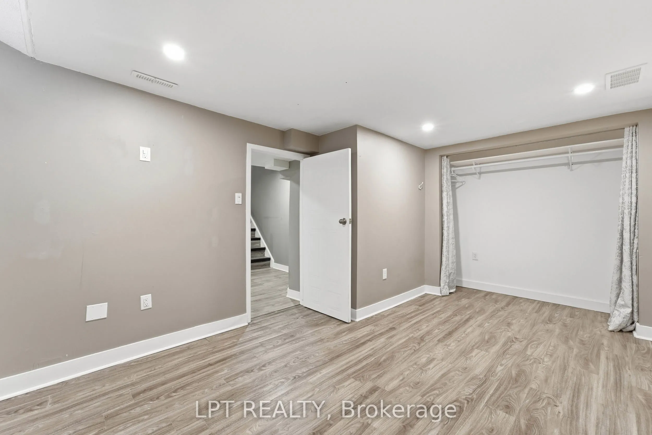 208 Deveron Crescent