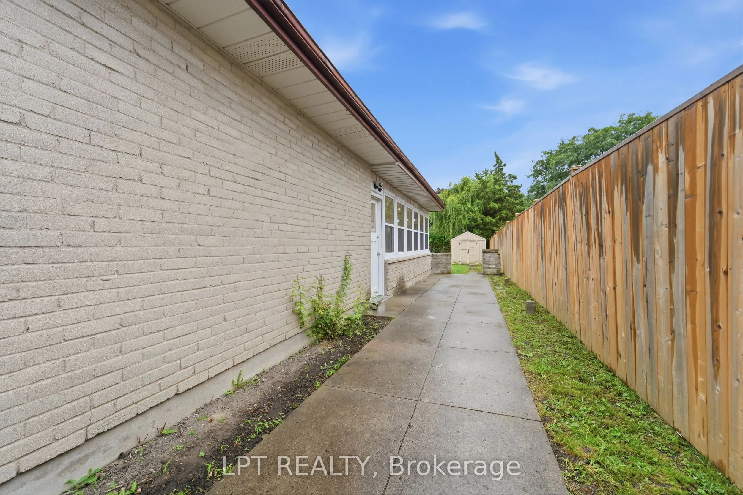 208 Deveron Crescent