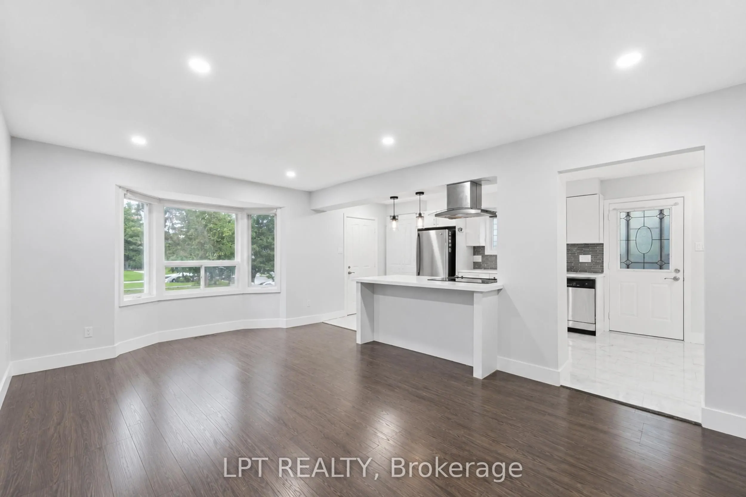 208 Deveron Crescent