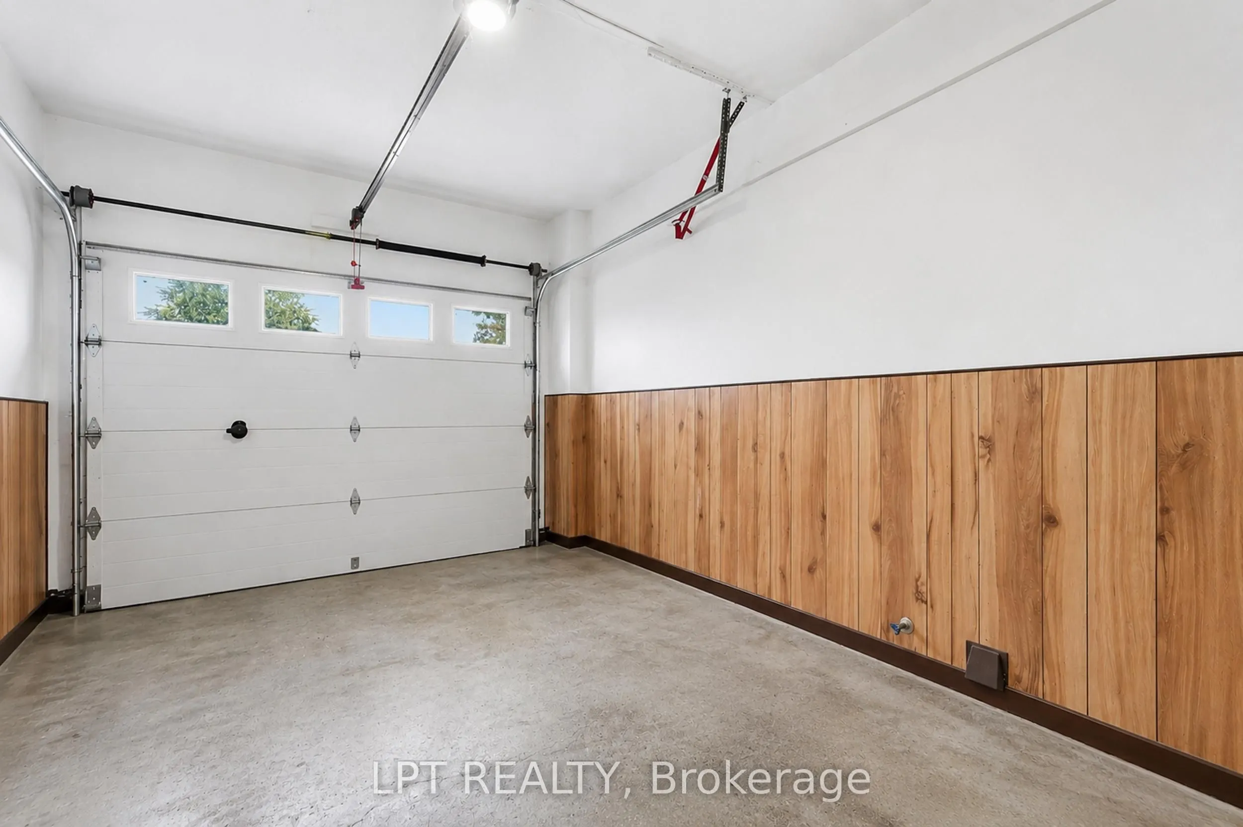 208 Deveron Crescent
