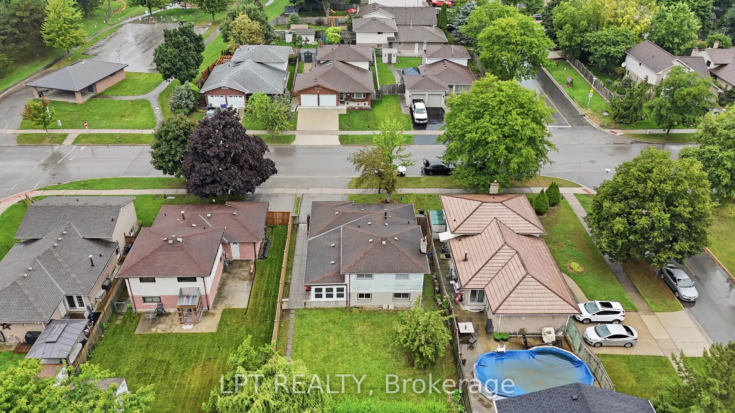 208 Deveron Crescent