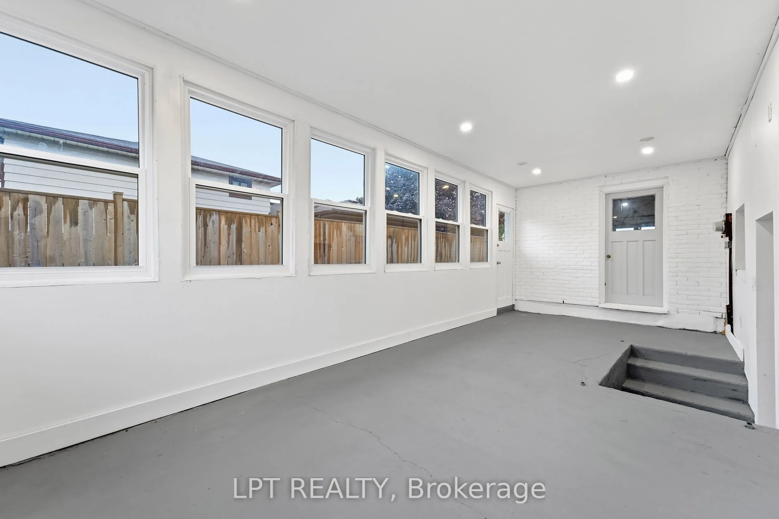 208 Deveron Crescent