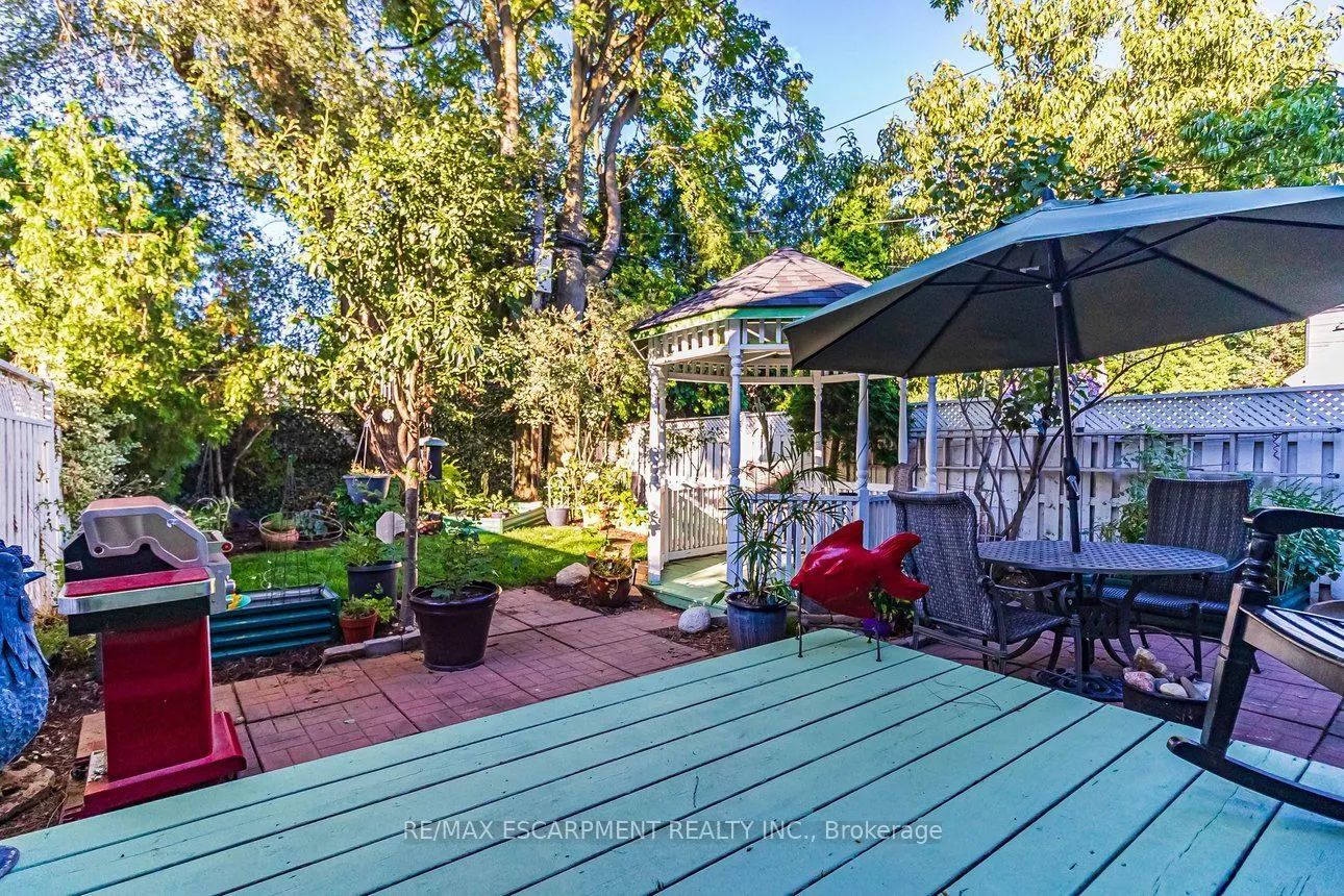 336 Jackson Street W