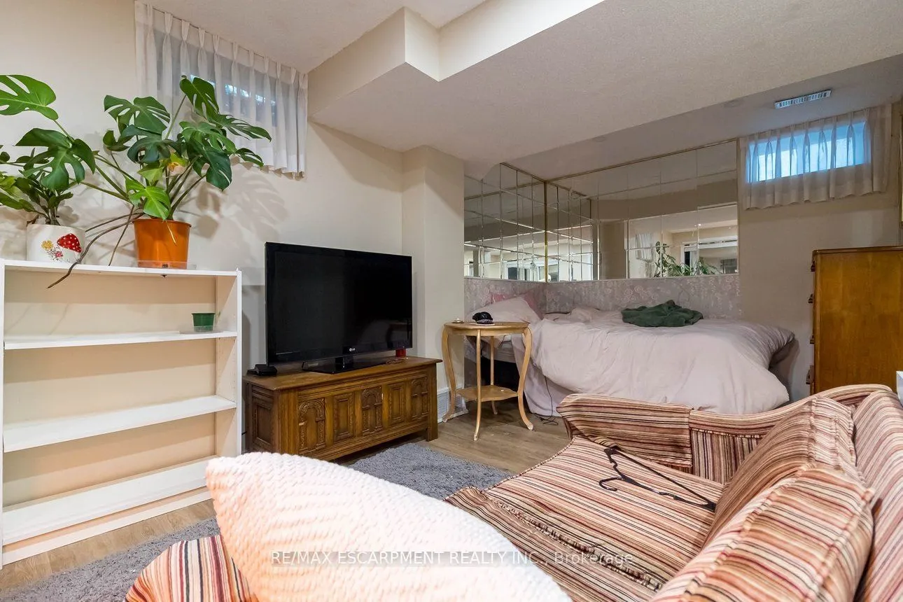 336 Jackson Street W