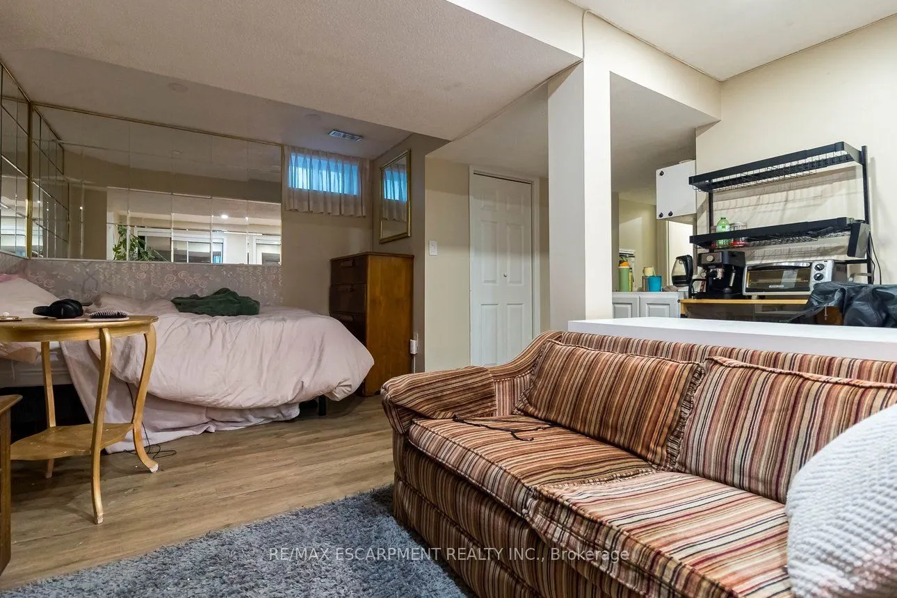 336 Jackson Street W